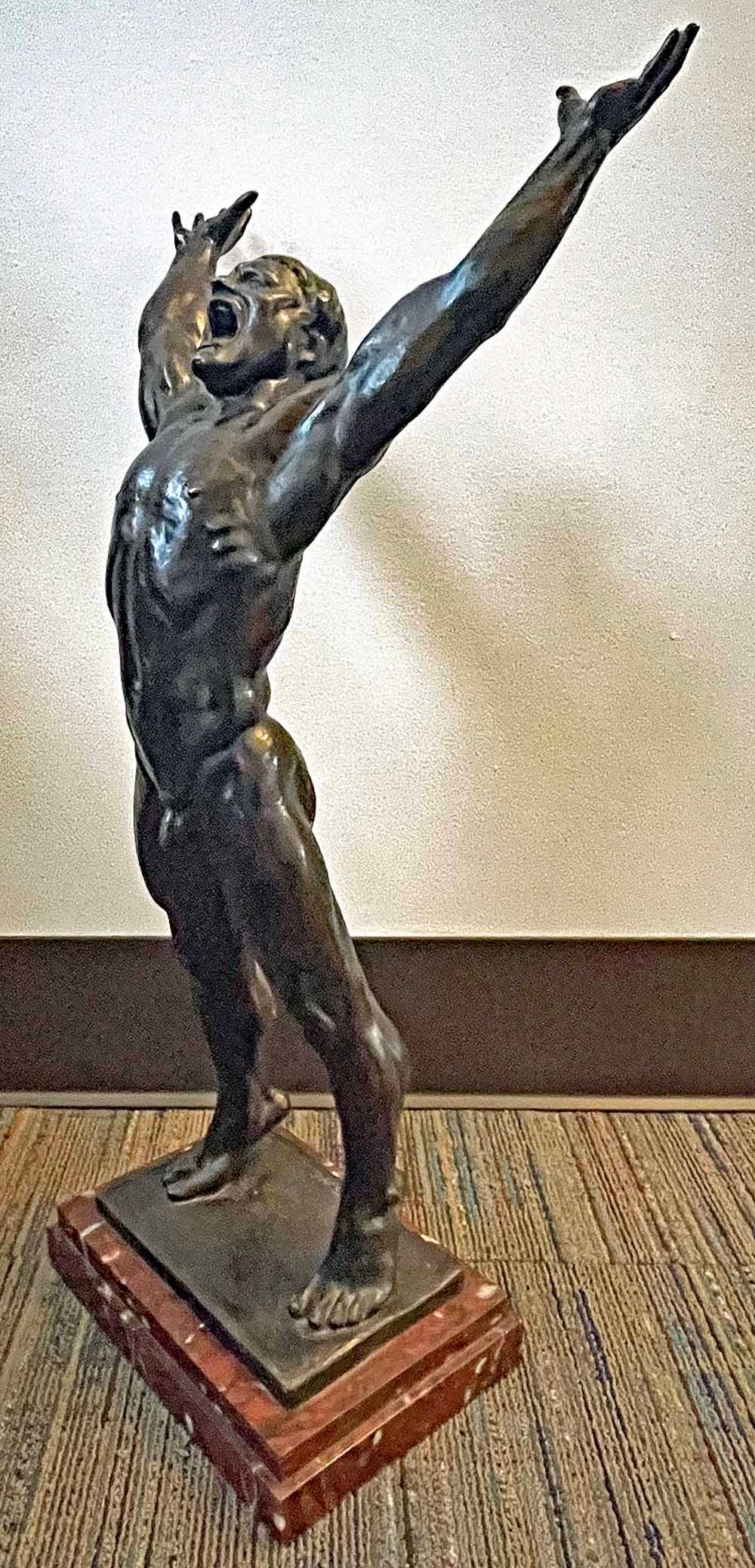 Art déco « Exultation », grand et rare bronze avec nu masculin célébrant la libération de Belgique en vente