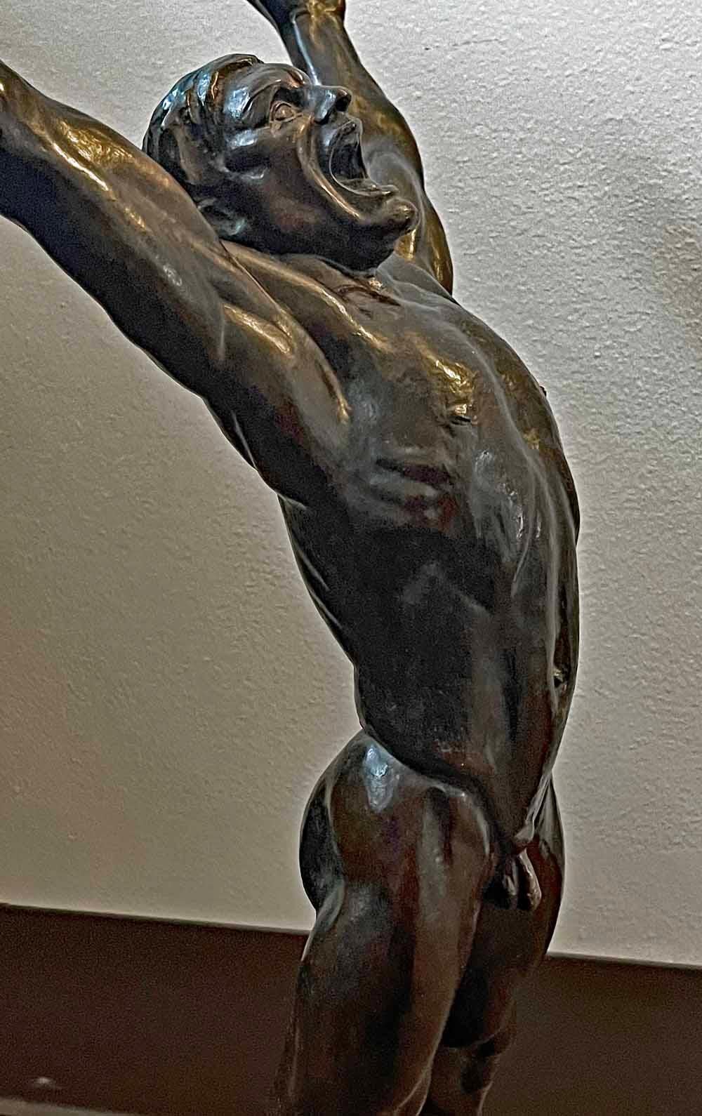 Bronze « Exultation », grand et rare bronze avec nu masculin célébrant la libération de Belgique en vente