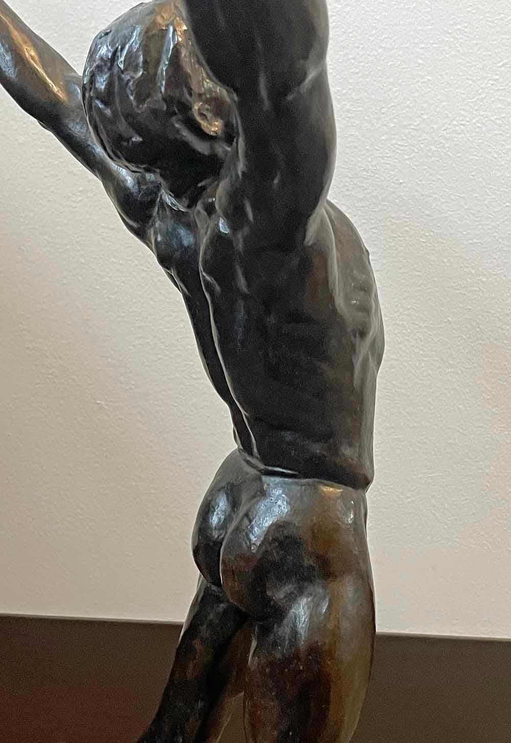 « Exultation », grand et rare bronze avec nu masculin célébrant la libération de Belgique en vente 1