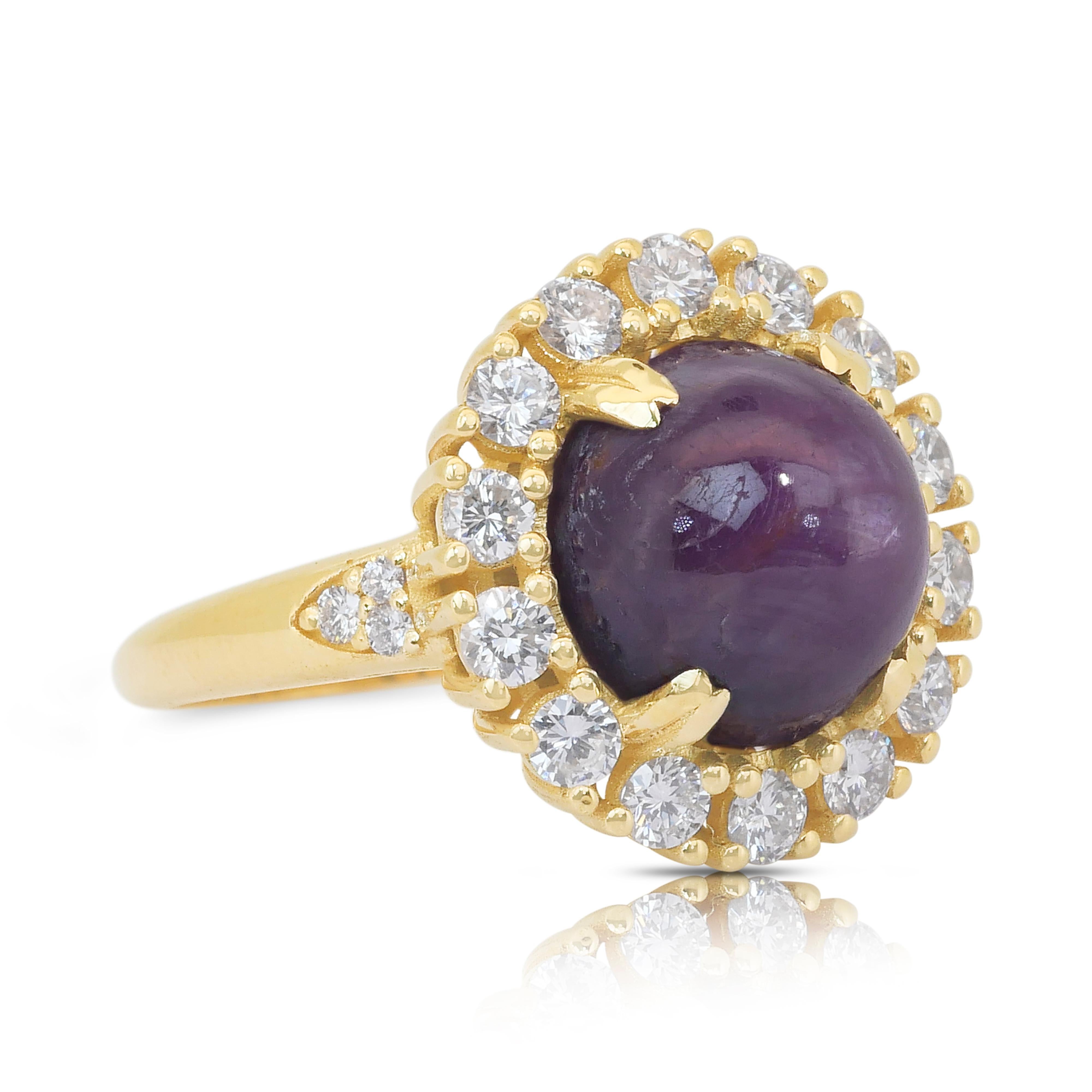 Round Cut Eye-Catching 12.52ct Rare Star Sapphire and Diamonds Cocktail Ring For Sale