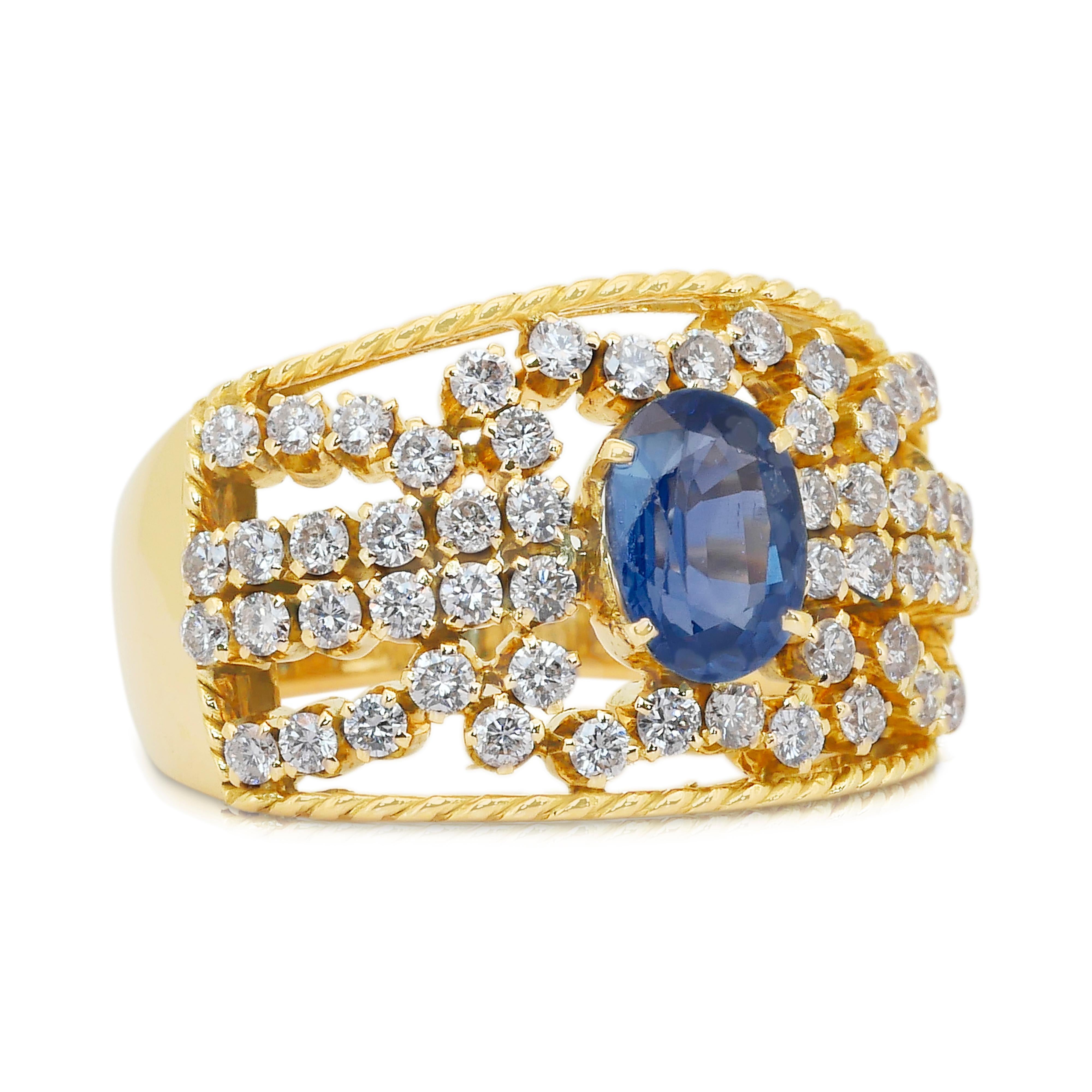 Taille ovale Bague de cocktail en or jaune 18k avec saphir et diamants de 2,83ct en vente