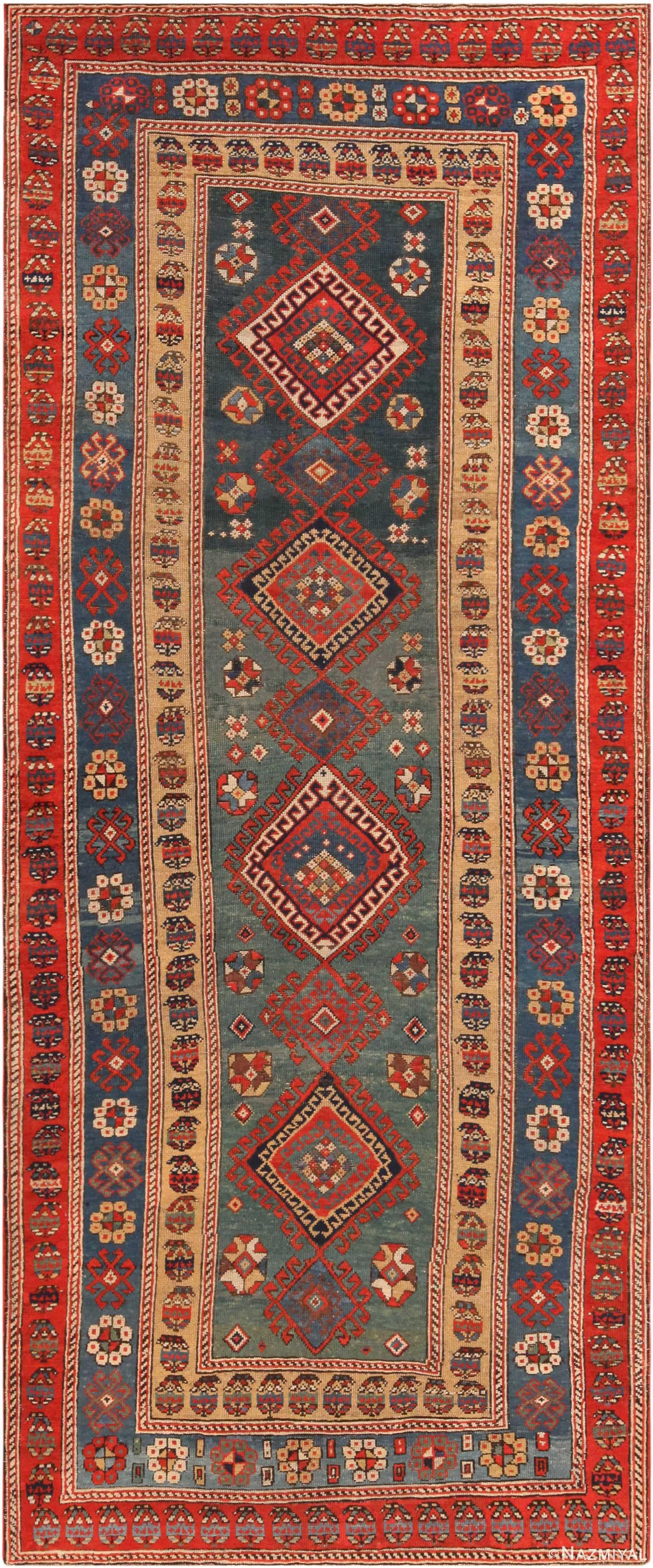 Eye-catching Antiker kaukasischer Kazak-Teppich 3'9