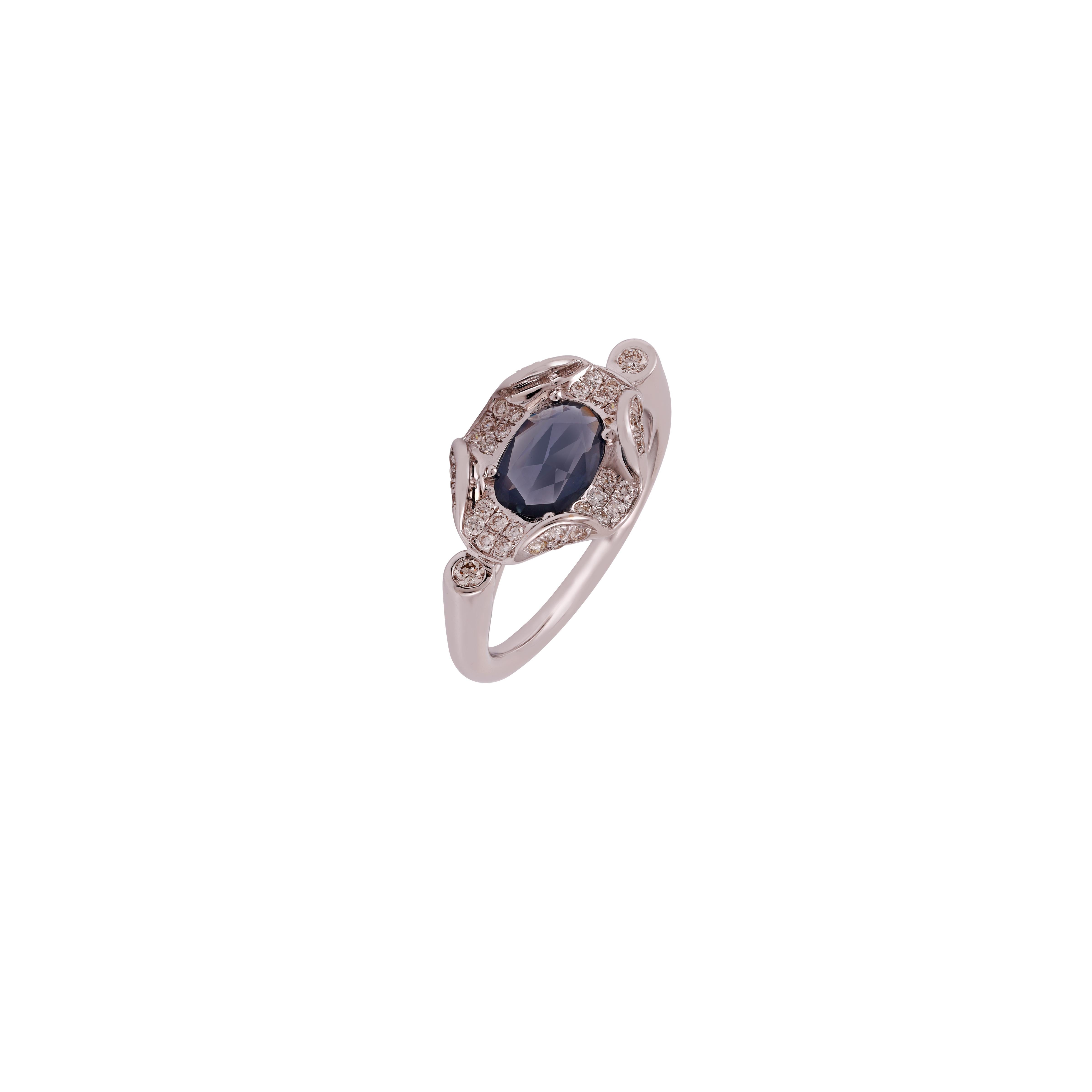 Klassischer Ring mit blauem Saphir- Auge- Catching (Ovalschliff) im Angebot