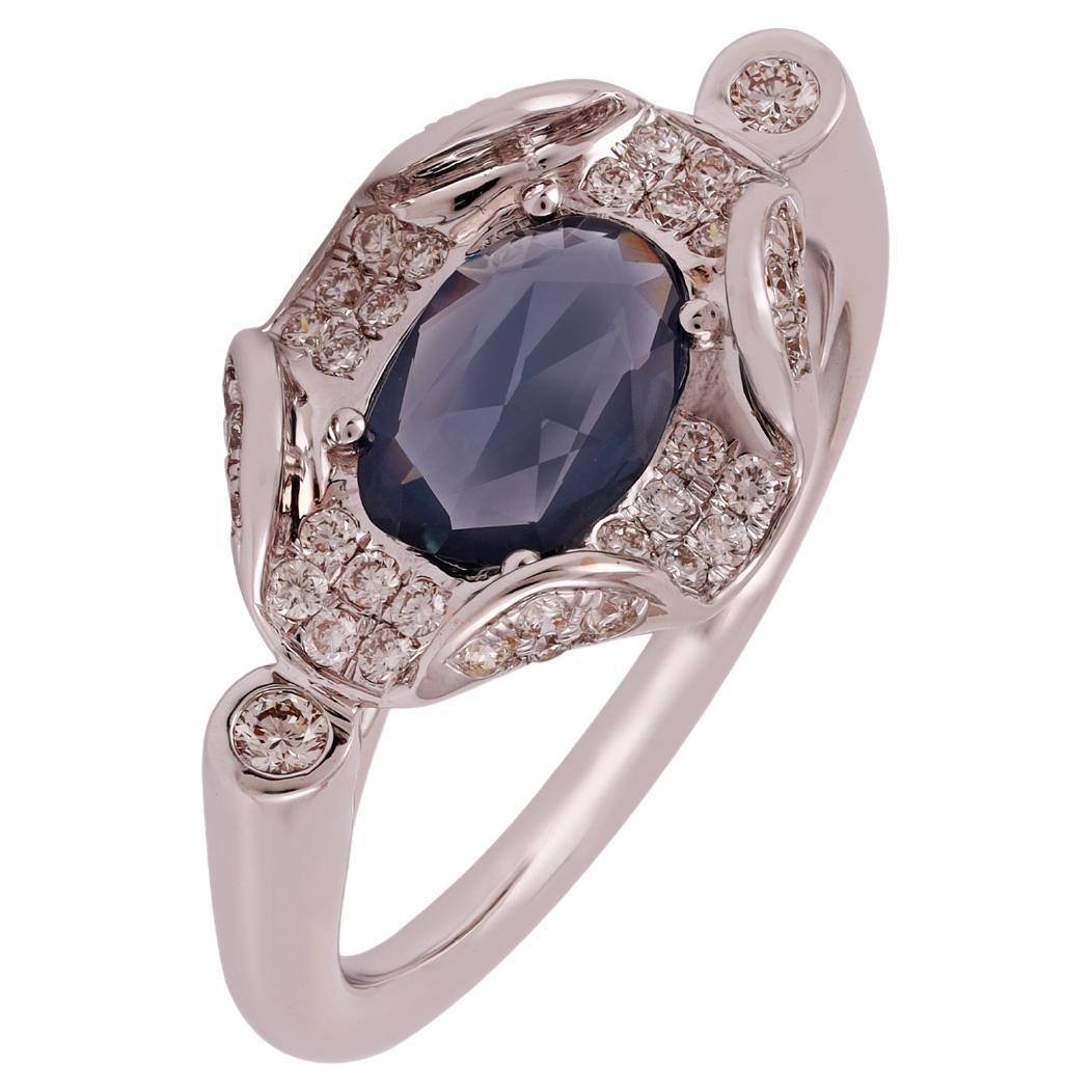 Klassischer Ring mit blauem Saphir- Auge- Catching