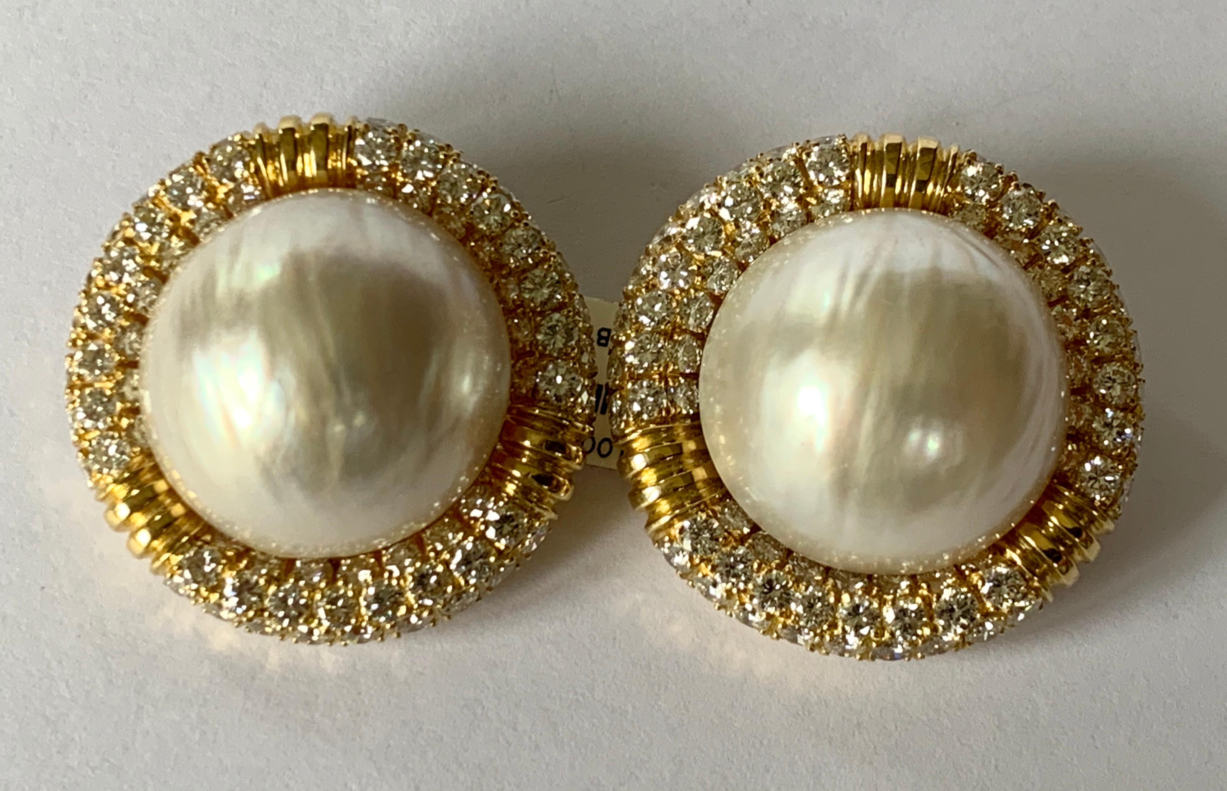 Eye-Catching Retro Chanel Style 18 Karat Gold Diamond and Mabe Pearl Ear Clips For Sale 4