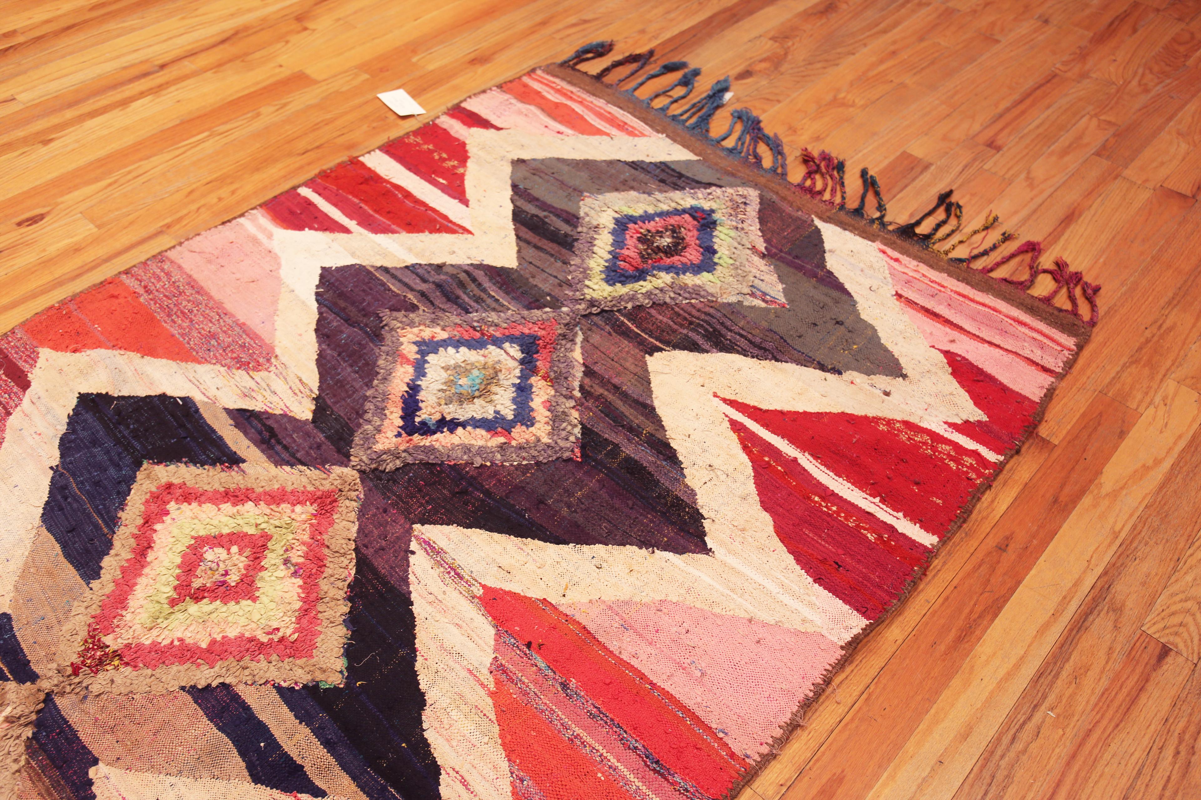 Eye-Catching Vintage Moroccan Boucherouite Geometric Rug 5' x 8' For Sale 1