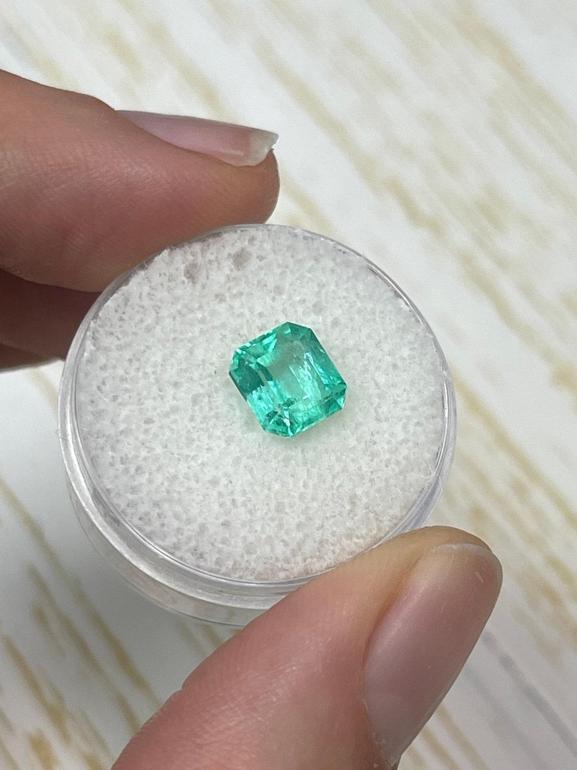 Eye Clean 2.03 Carat Bluish Green Emerald Cut Colombian Emerald Gem - May In New Condition For Sale In Jupiter, FL