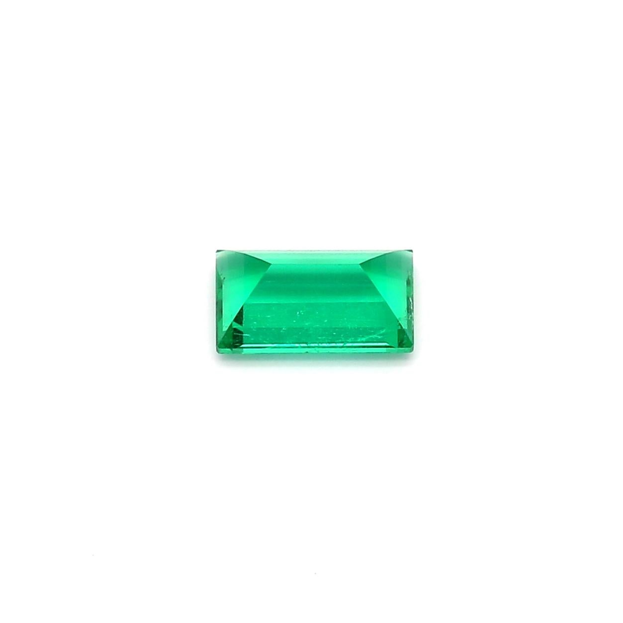 An amazing quality and intense green color Russian Emerald in baguette shape which allows jewelers to create a unique piece of wearable art.
This exceptional quality gemstone would make a custom-made jewelry design. Perfect for a Ring or