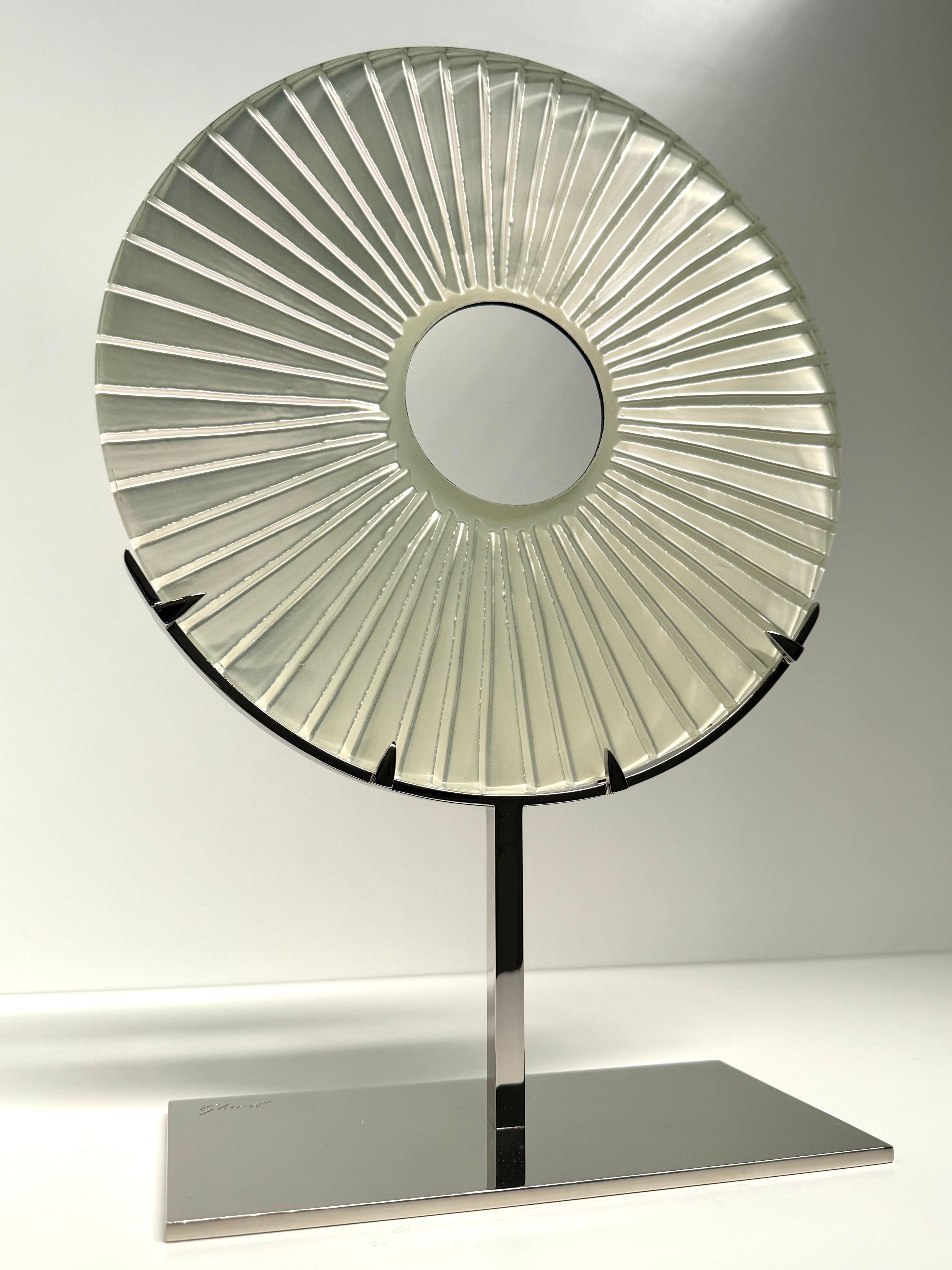 Intagliato a mano 'Eye' Handcrafted White Glass and Palladium-plated Brass Sculpture Dia 17.6'' in vendita