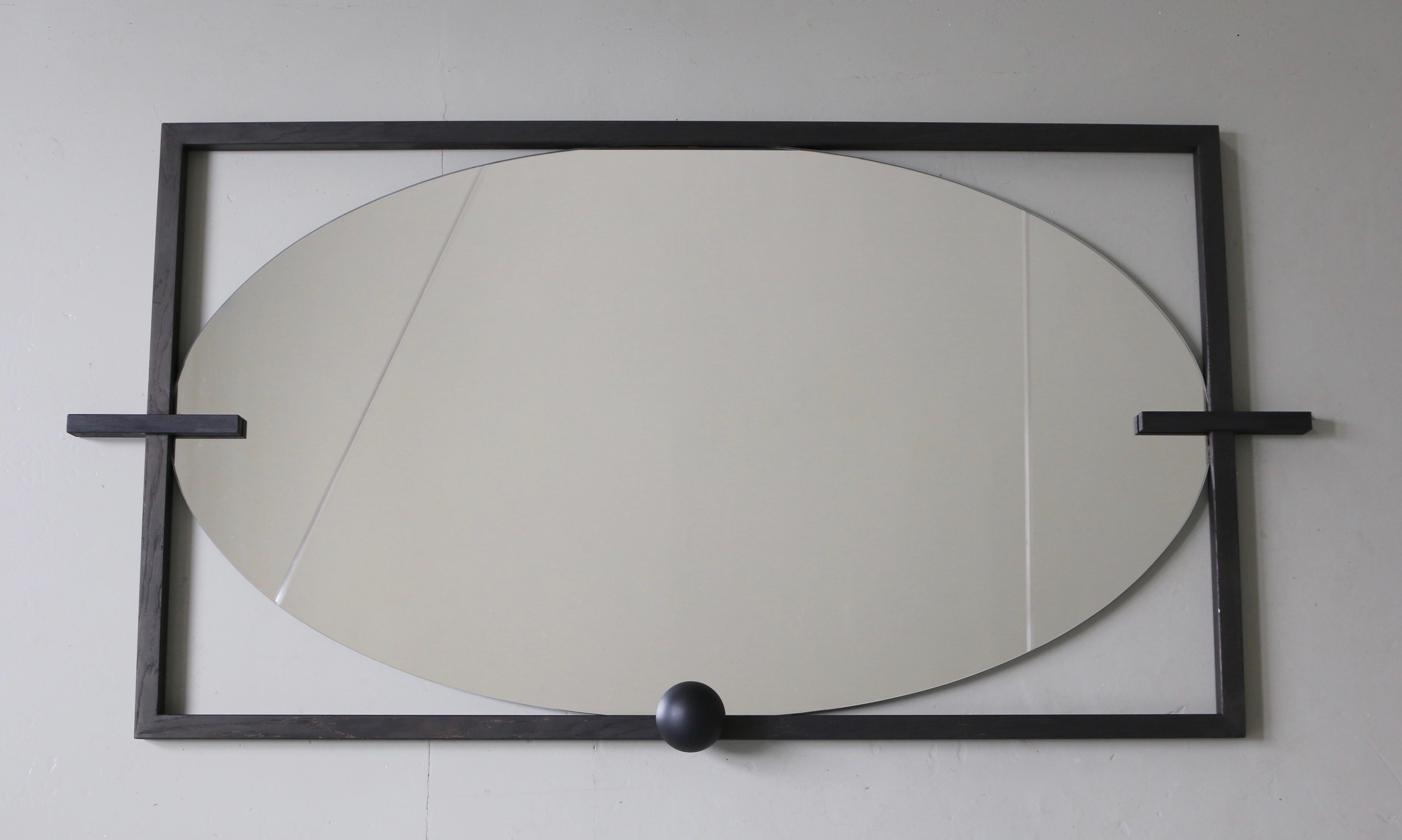 'E.Y.E.' Großer ovaler Wandspiegel aus schwarzer Eiche (Minimalistisch) im Angebot
