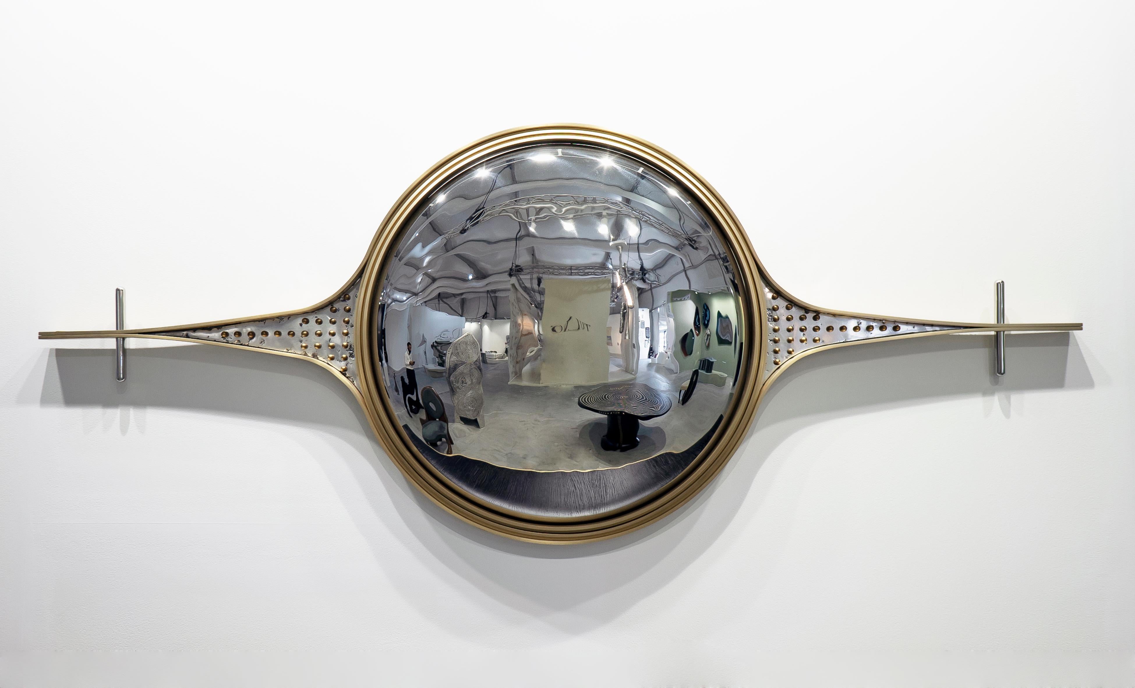 Eye Mirror von Eva Szumilas
Abmessungen: T 15 x B 210 x H 100 cm.
MATERIALIEN: Polierter Edelstahl, Aluminiumguss, Messingguss, Messing massiv.


Eva Szumilas ist eine polnisch-libanesische Designerin. Sie studierte Architektur an der Technischen