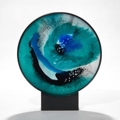 Eye of Discovery, ein abstraktes Glaskunstwerk aus blauem und schwarzem Glas von Yorgos Papadopoulos