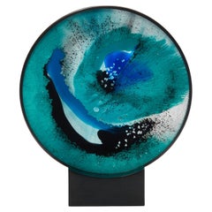  L'œil de la découverte, une œuvre d'art en verre abstrait bleu et noir d'Yorgos Papadopoulos
