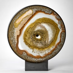 Auge des Gleichmuts II, Gold, weißes und graues Glaskunstwerk von Yorgos Papadopoulos