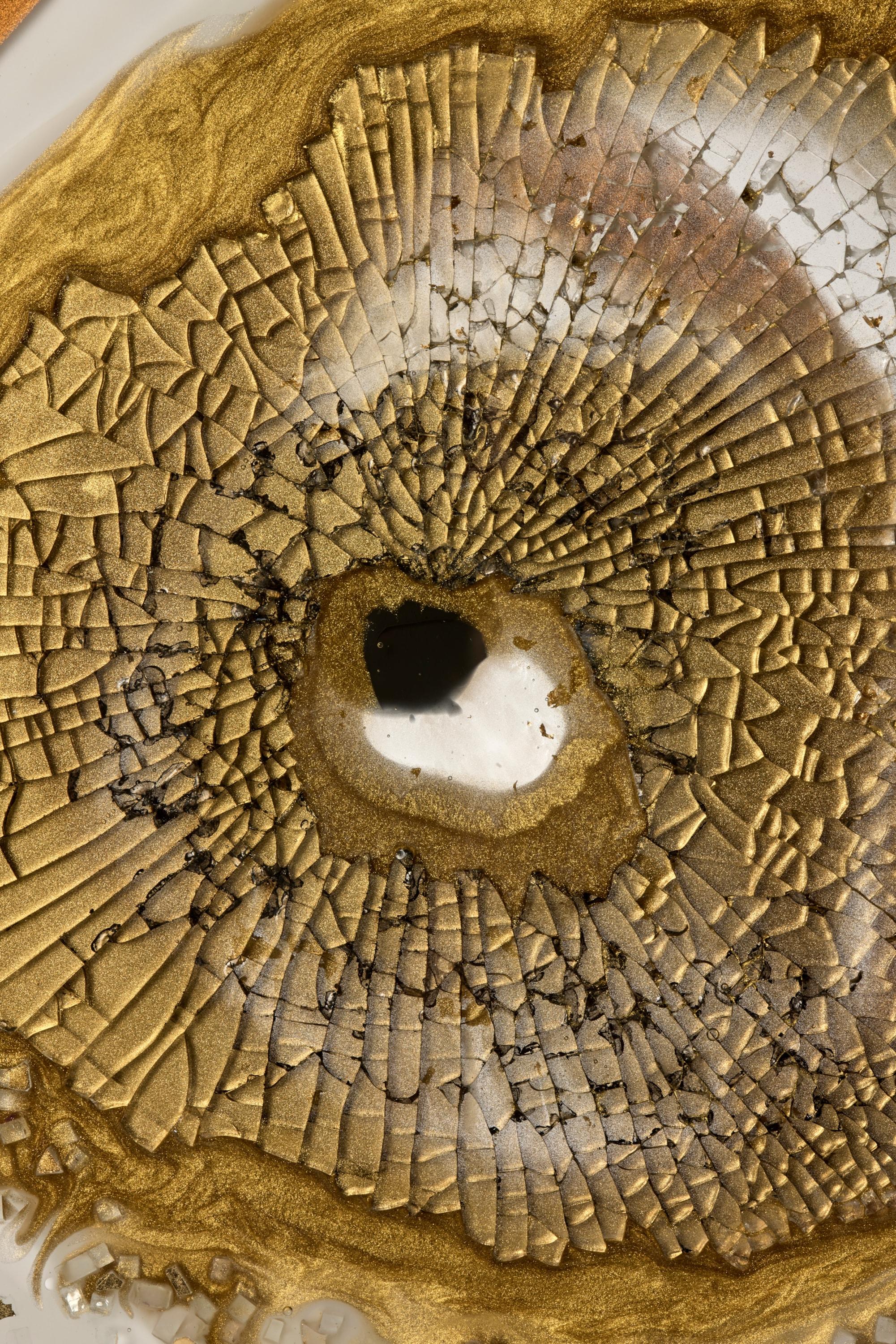 Ojo de la Ecuanimidad II, obra de vidrio dorado, blanco y gris de Yorgos Papadopoulos en Nuevo estado para la venta en London, GB