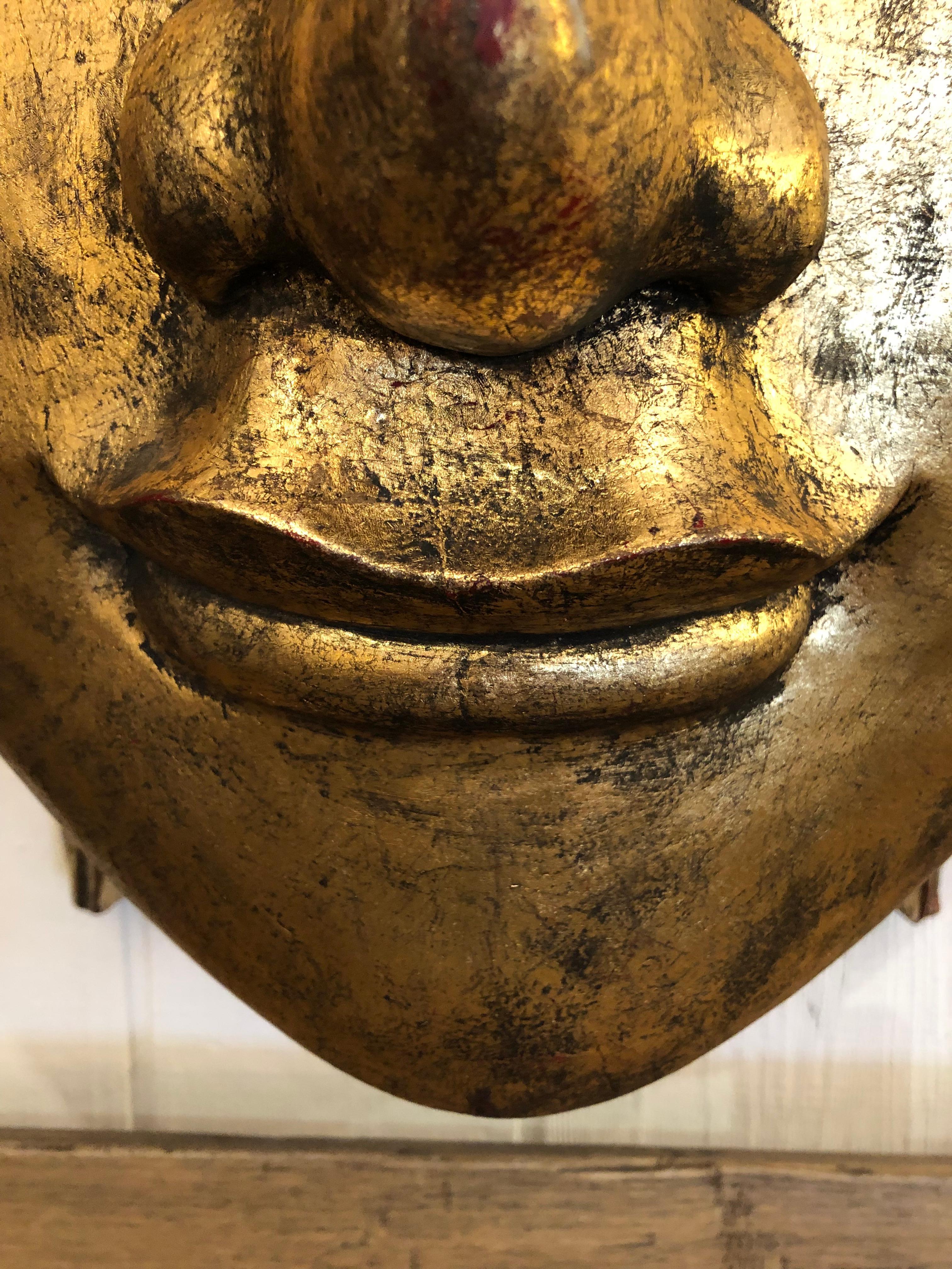 Sehr große Importierte vergoldete und verzierte Buddha-Kopf-Wandkunst mit Augenpiegel im Angebot 2