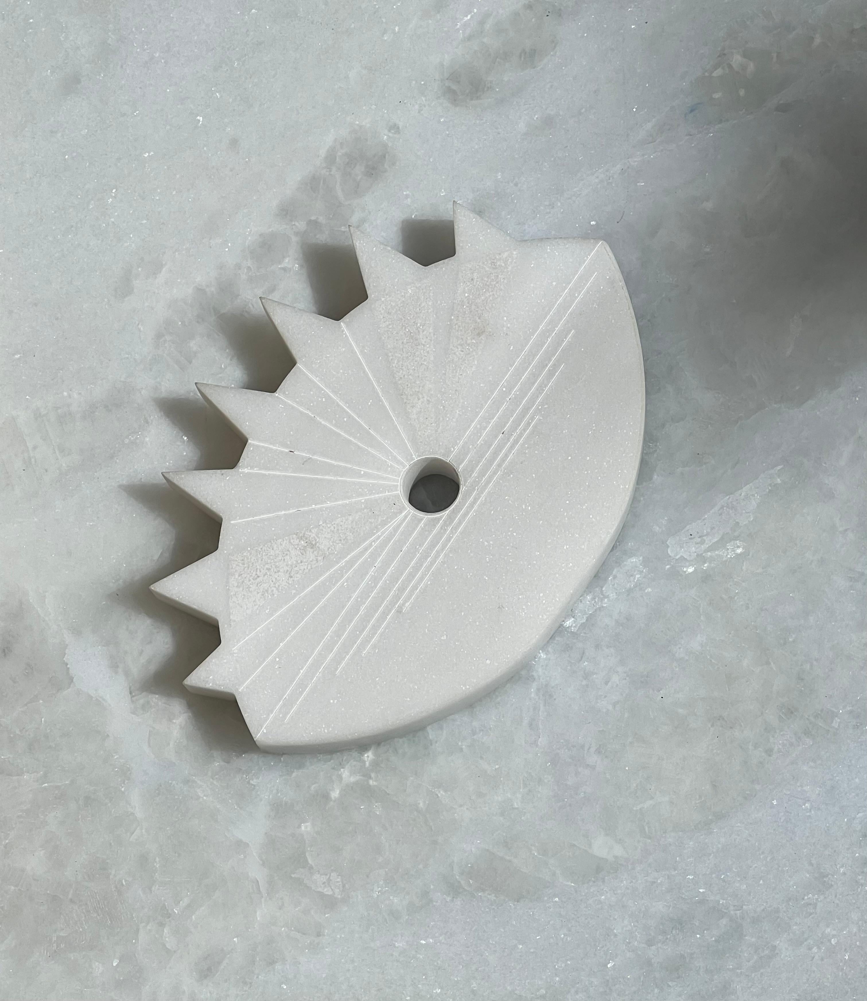 Greco Occhio, oggetto scultoreo in marmo meditativo in marmo bianco in vendita