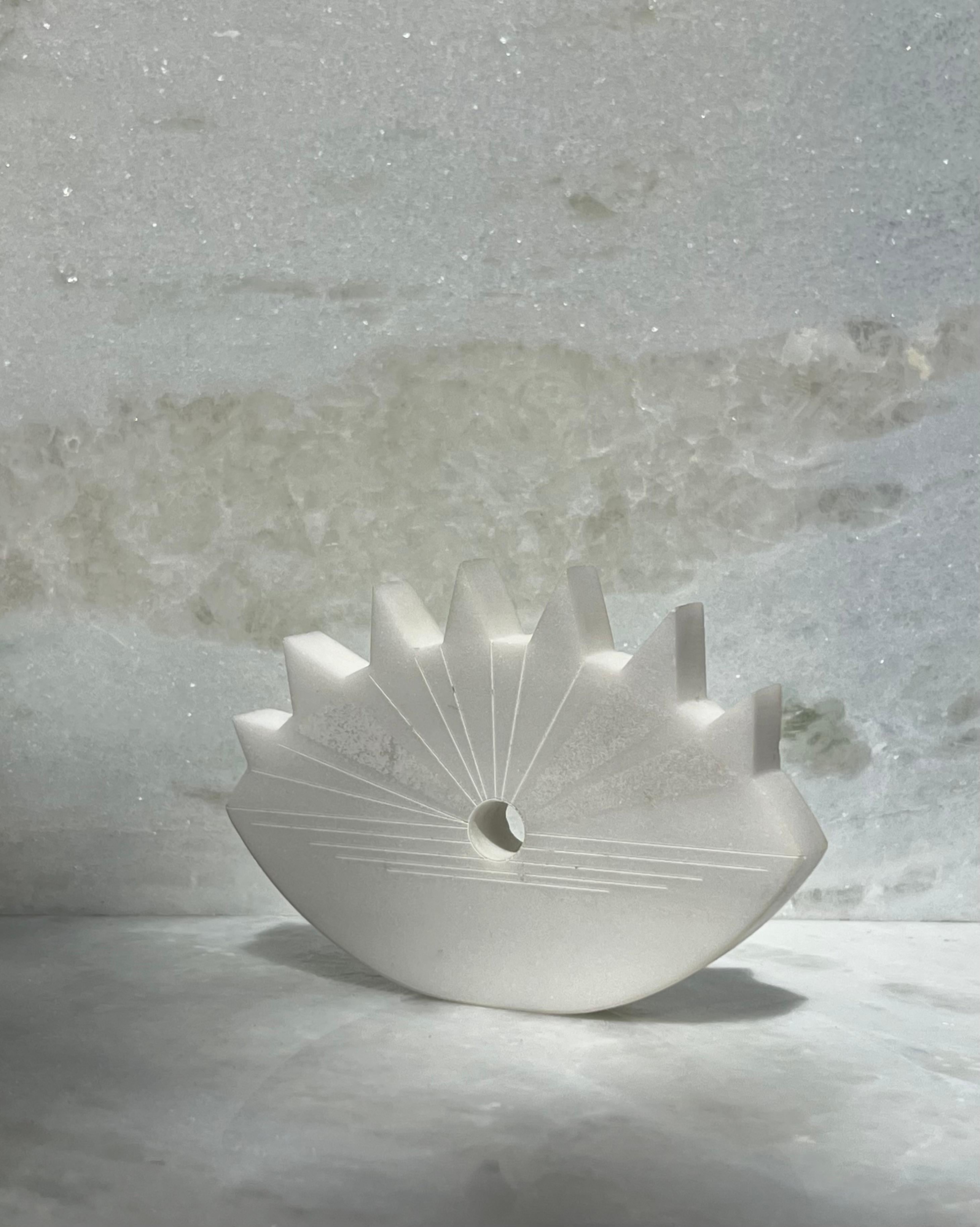 Intagliato a mano Occhio, oggetto scultoreo in marmo meditativo in marmo bianco in vendita