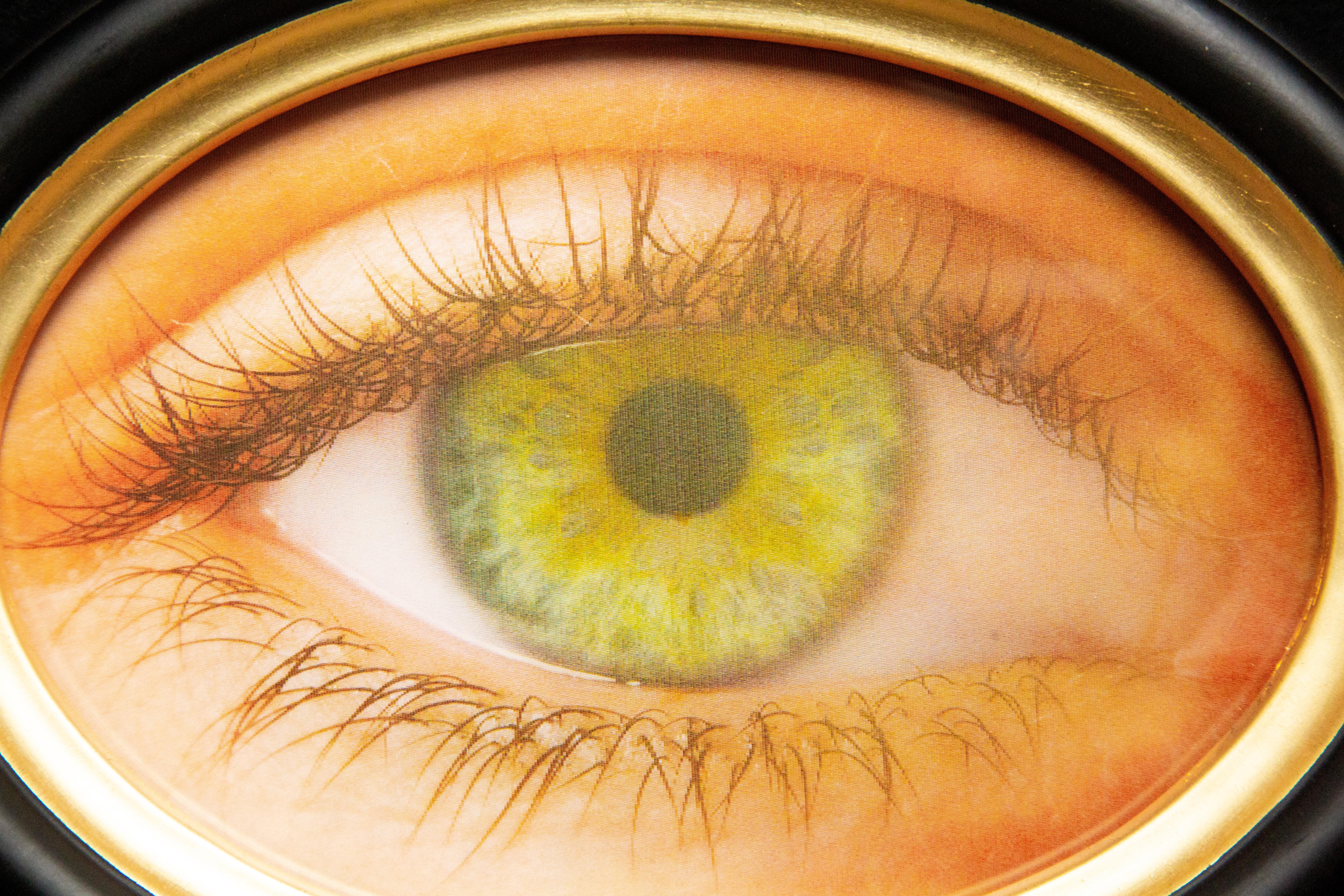 Contemporary Eye See You: Captivating Oval Lenticular Eye Art
