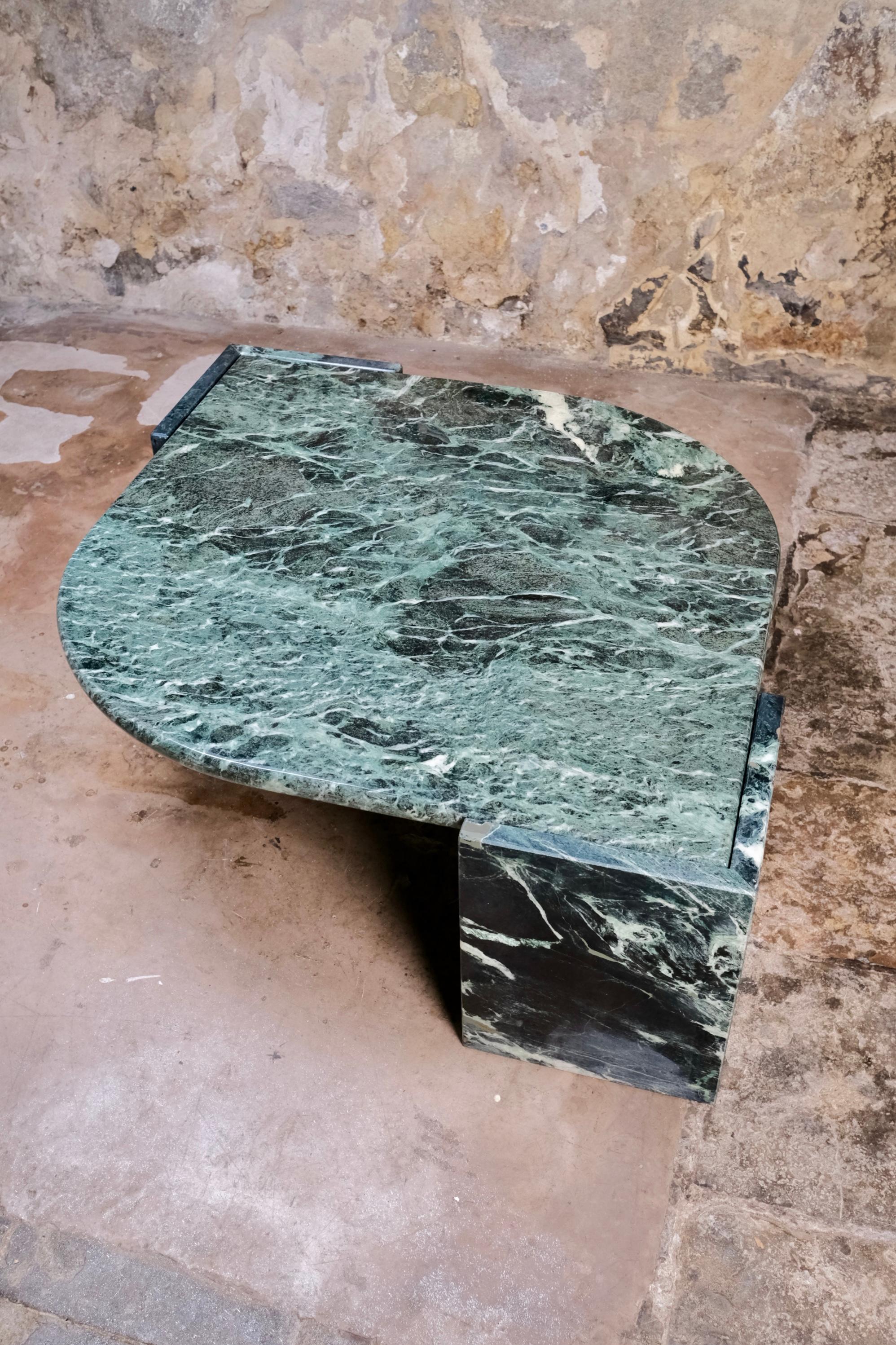 Francese Eye-shaped emerald green coffee table by Roche Bobois, France, 1970s in vendita