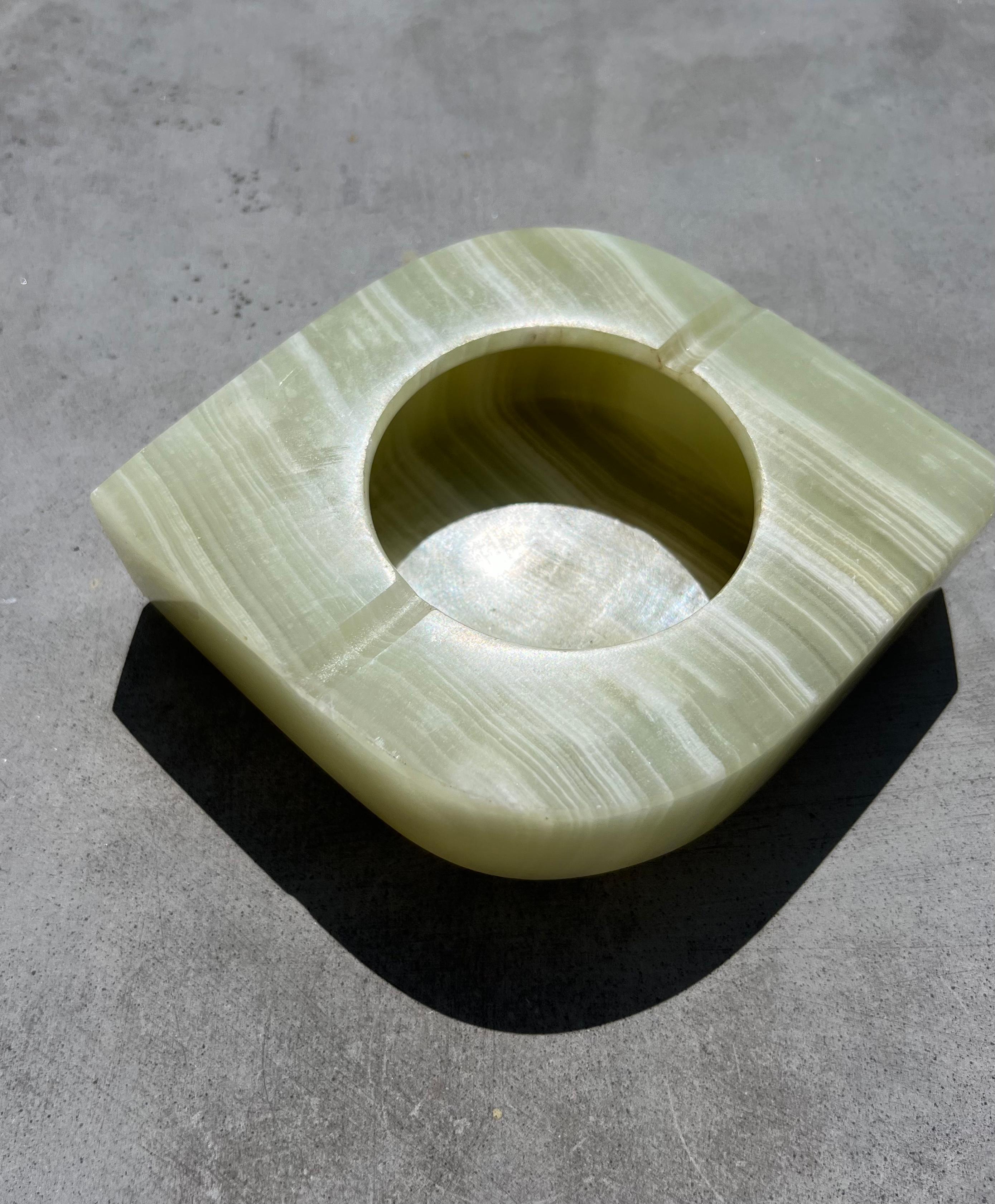 Eye-Shaped Onyx Marble Ashtray, Late 20th Century In Good Condition In View Park, CA