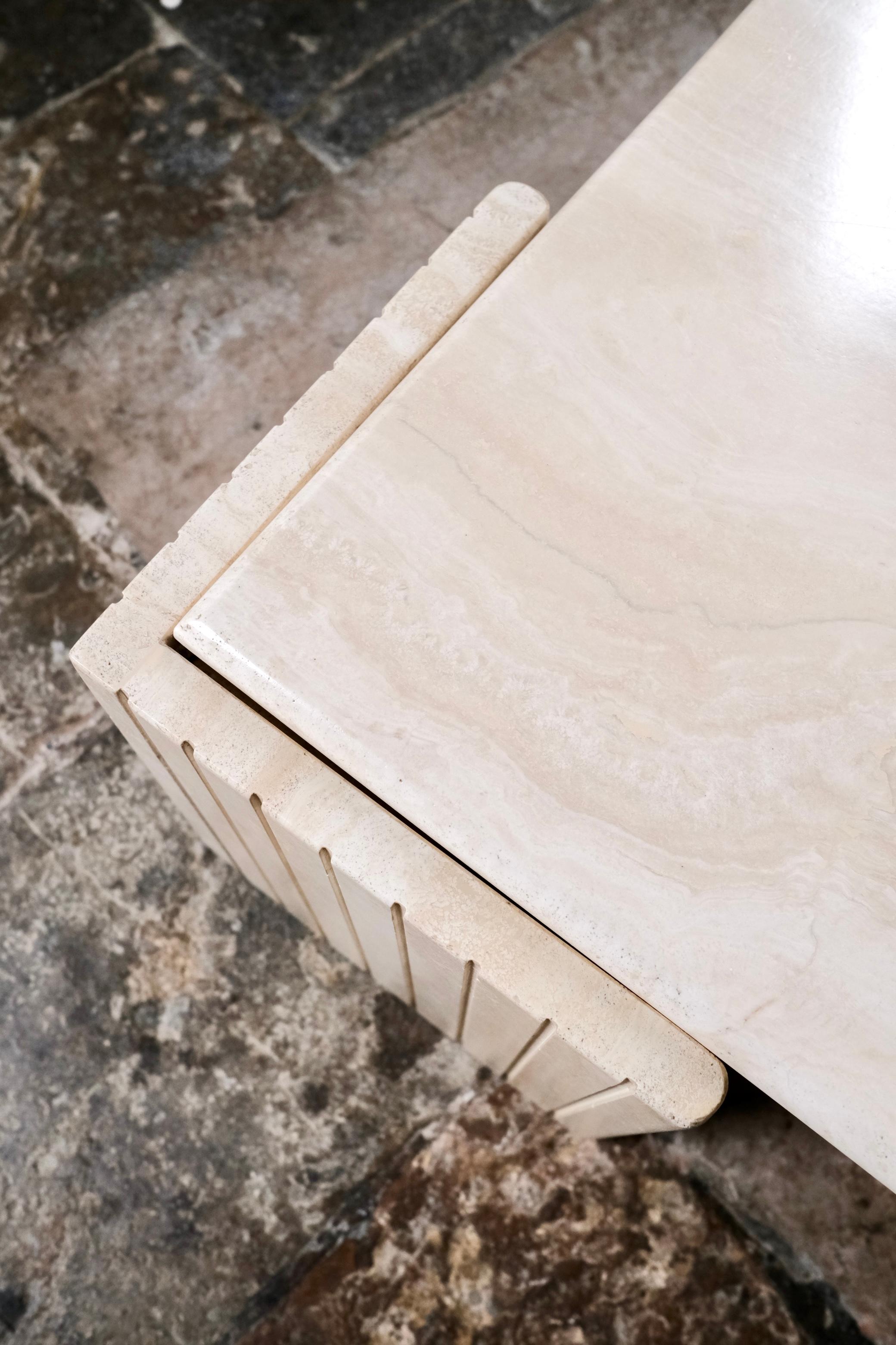 Eye-shaped travertine coffee table by Roche Bobois, France, 1980s For Sale 4