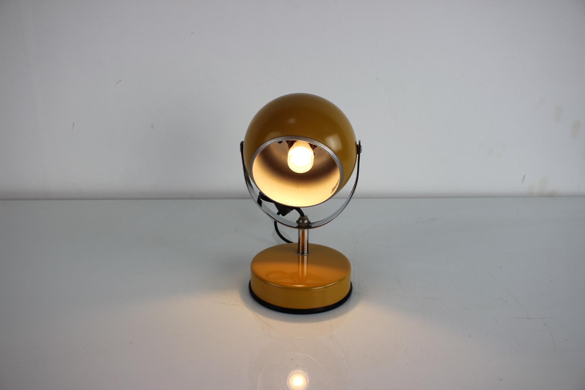 Eyeball Veneta Lumi Space Age Table Lamp Vintage Eye Shape Italy, 1970s For Sale 4