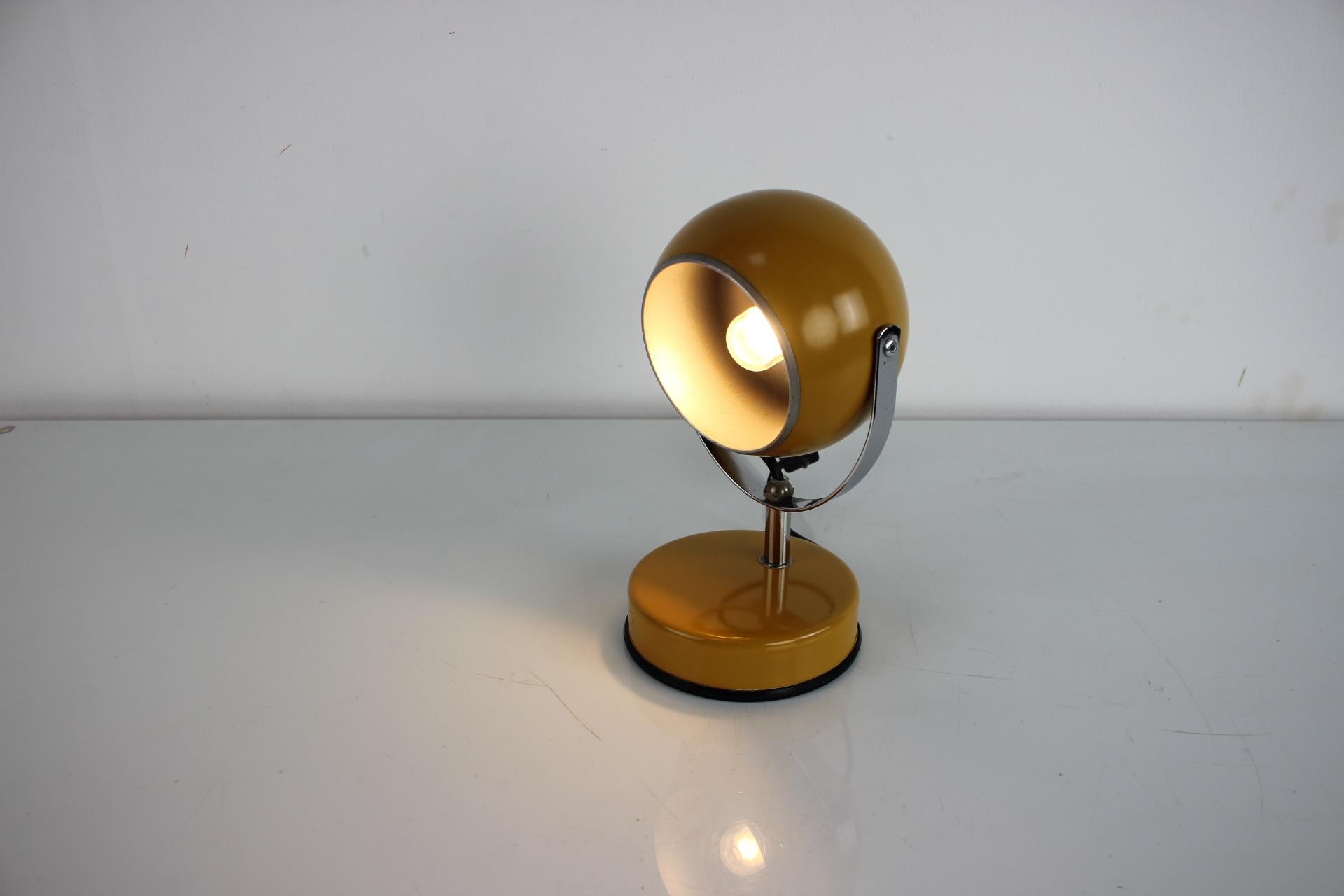 Lampe de table Veneta Lumi Space Age Forme d'œil vintage Italie, années 1970 en vente 1