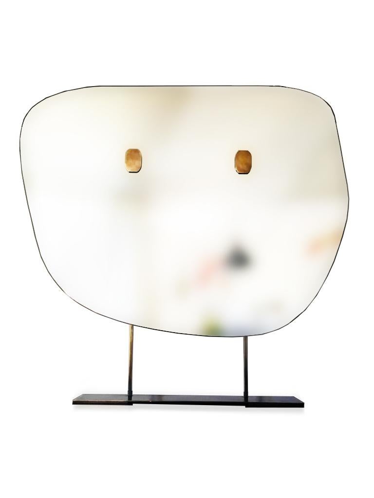 Eyes mirror by Charlotte Besson-Oberlin
Dimensions: L 93.5 x D 2.5 x H 72.5 cm
Materials: Brass, leather

A very large mirror that plays with the codes of the ancients: two attachment points, like two eyes that fix it to the
light and robust