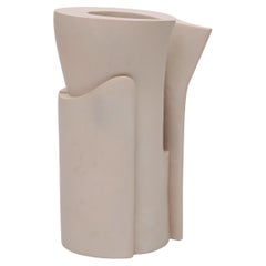 EZ-Vase. Weiße Keramik, eine zeitgenössische Hommage an die Bildsprache von  Eva Zeisel