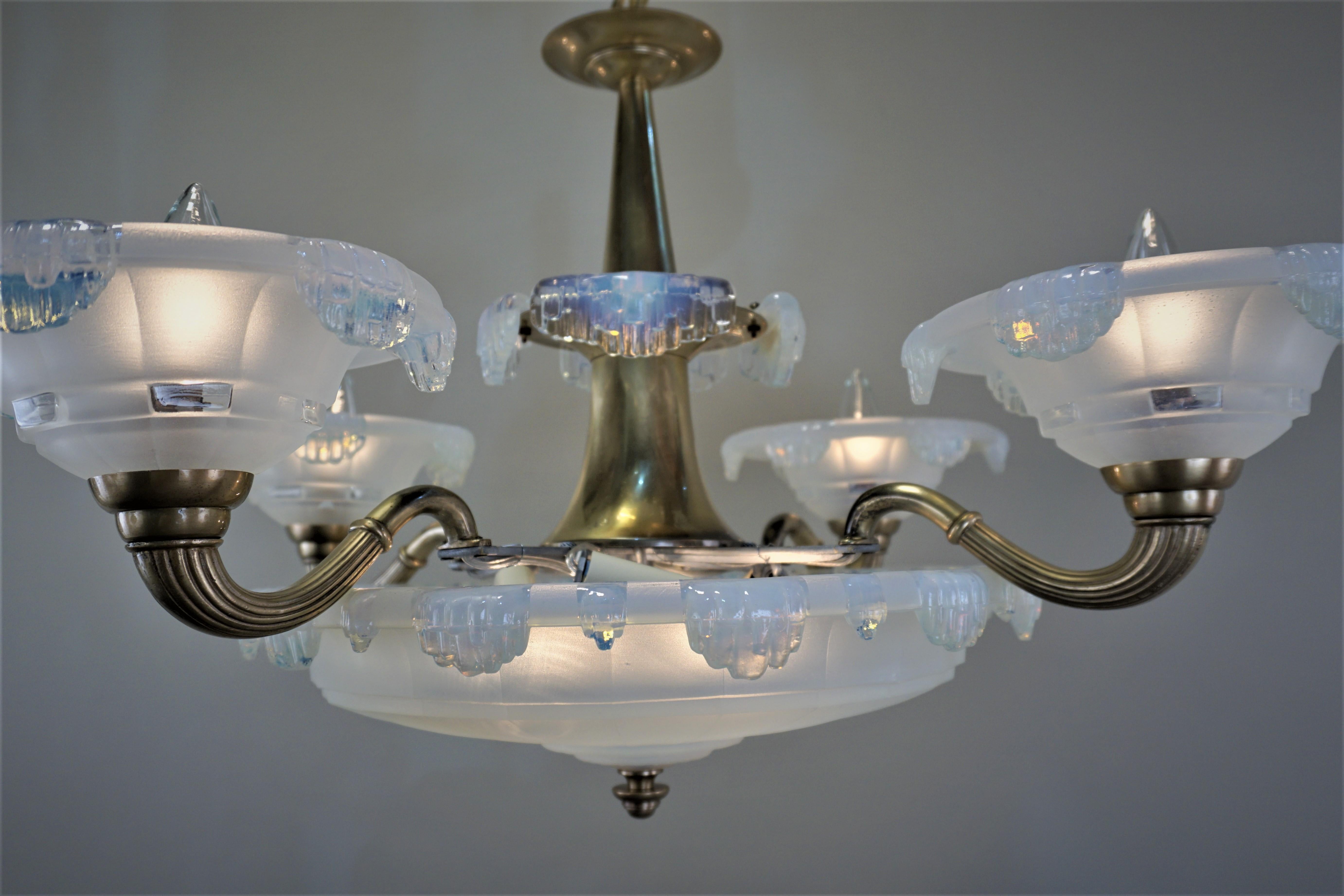 Mid-20th Century Ezan Art Deco Opalescent Glass and Bronze French Chandelier