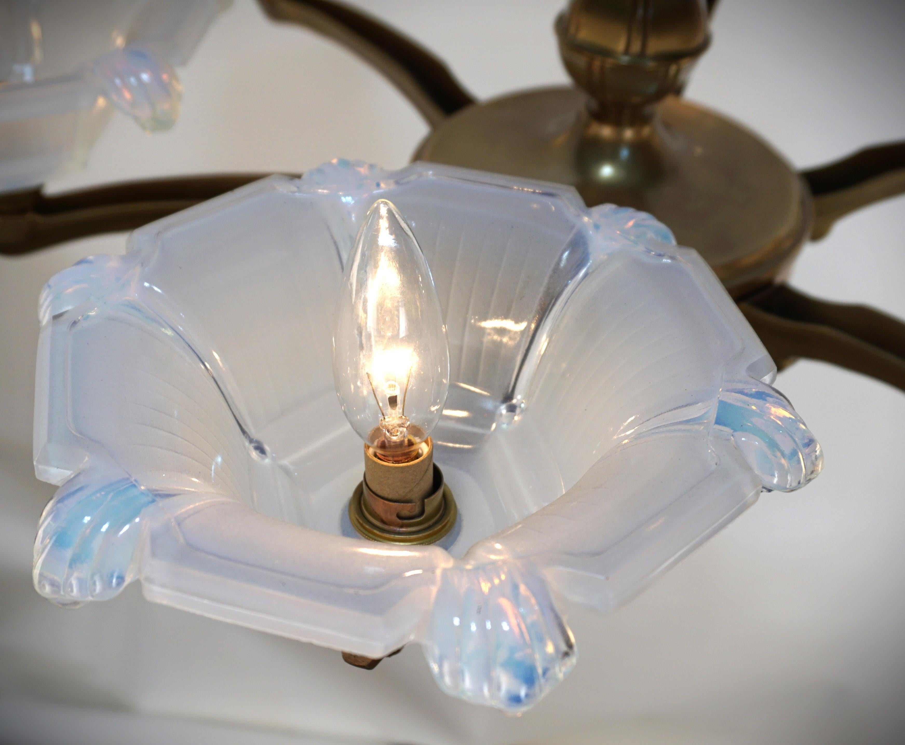 Ezan & Petitot Opaleszierendes Glas Art Deco Kronleuchter im Angebot 6