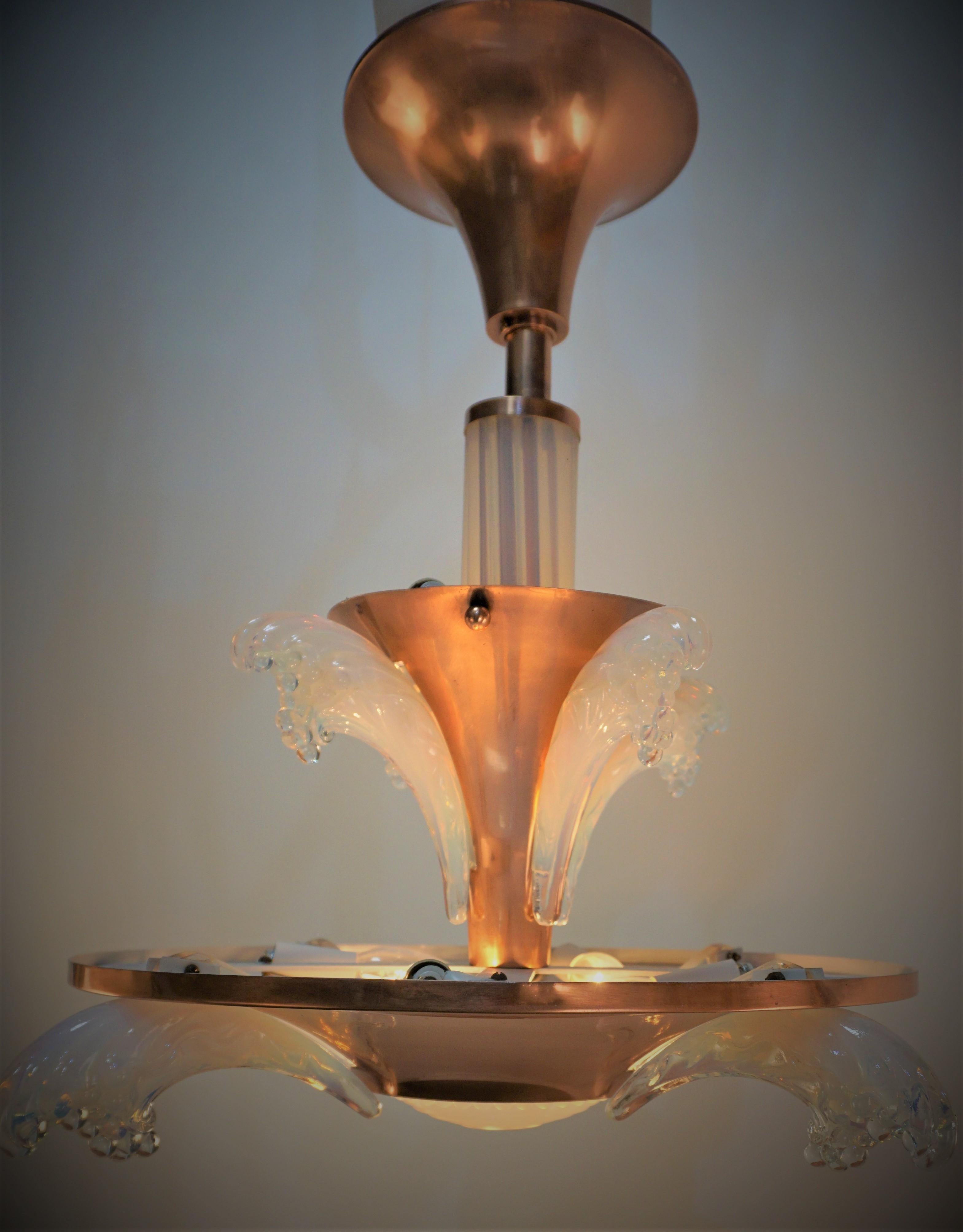 Ezan & Petitot Lustre Art Déco en verre opalescent Bon état - En vente à Fairfax, VA