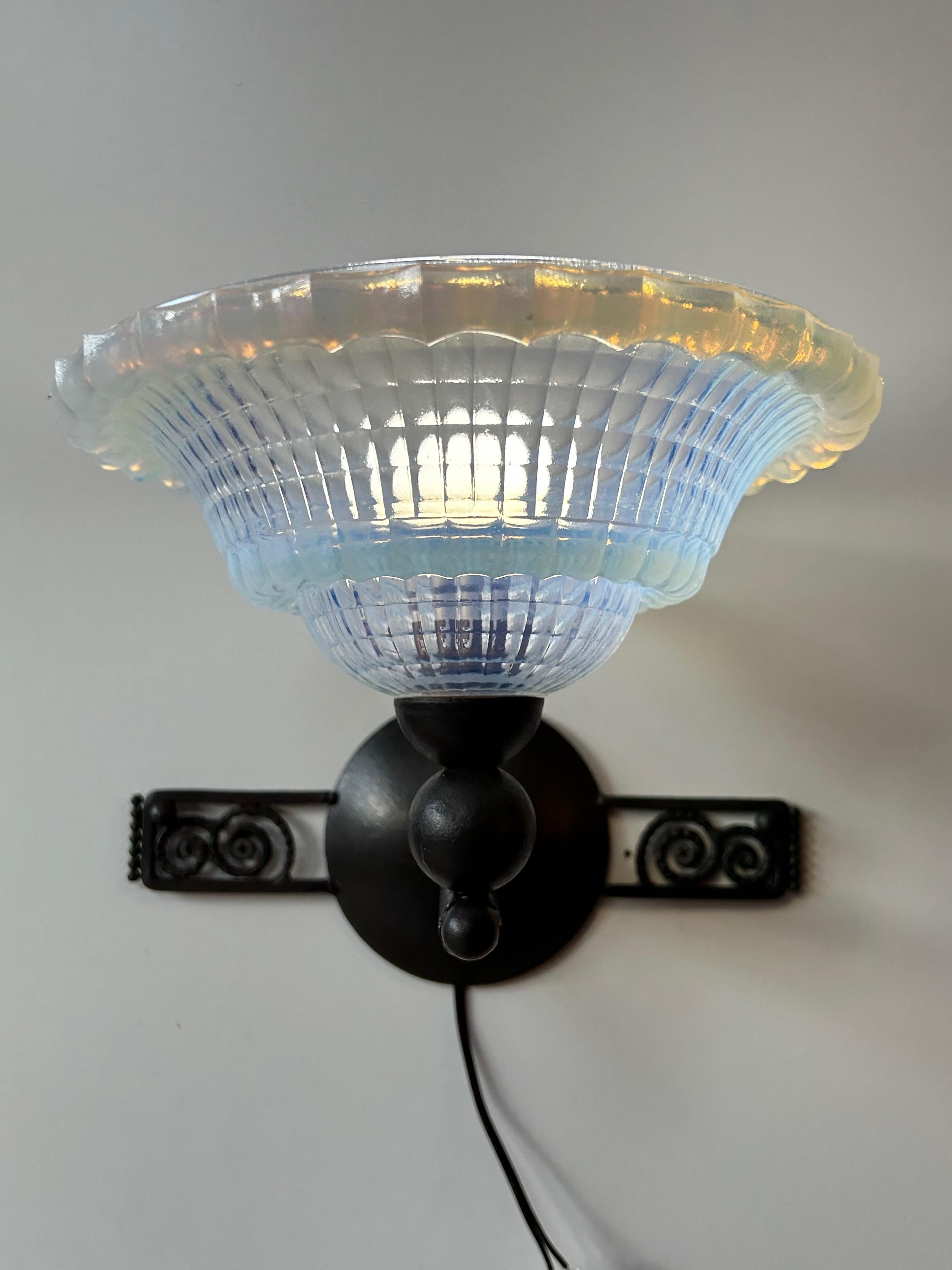 Ezan Suite of 4 Art Deco Wall Lights In Excellent Condition For Sale In NANTES, FR