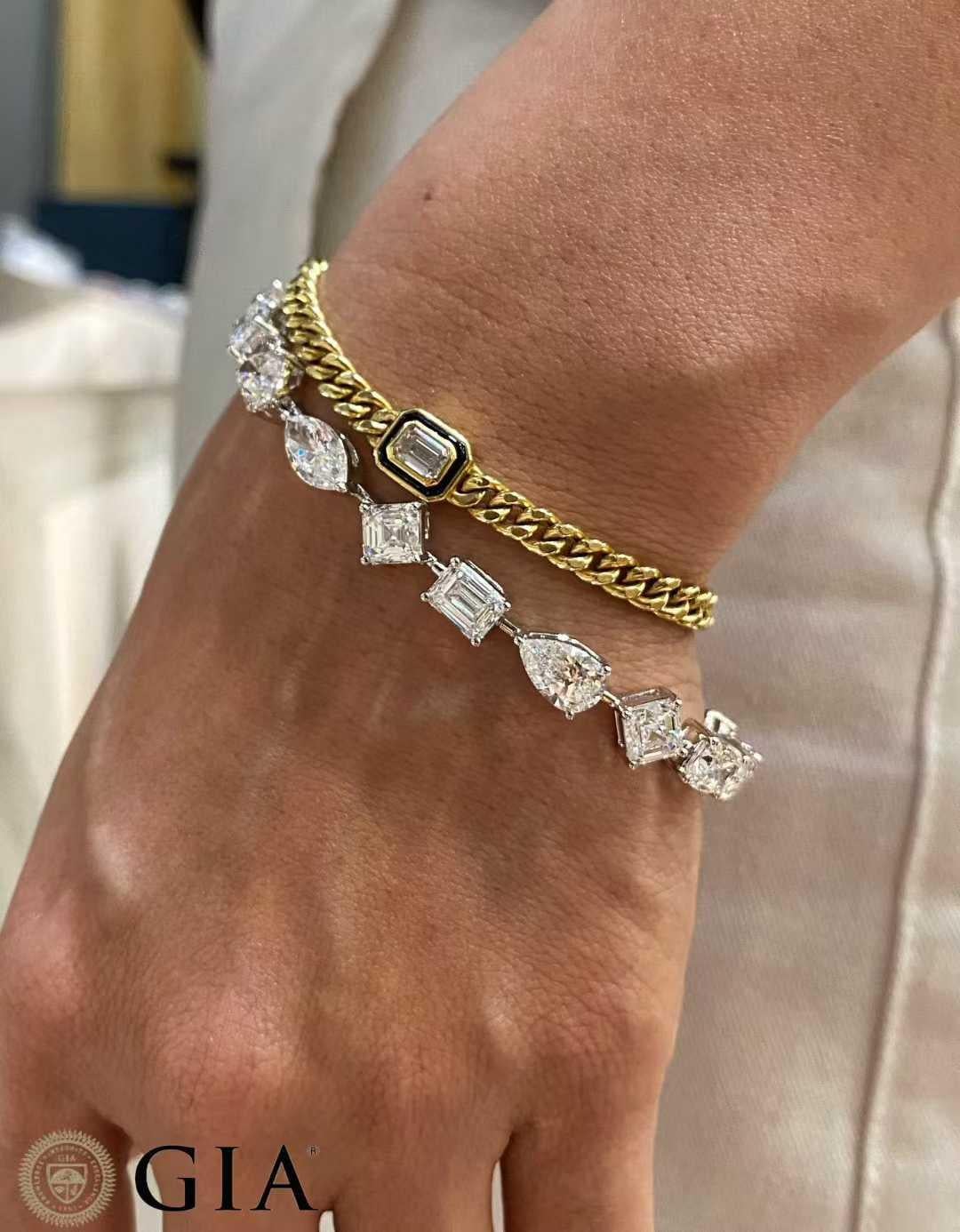 Bracelet de diamants certifiés GIA de 1 carat chacun - ce bracelet de tennis extraordinaire présente une rangée de diamants certifiés individuellement, pesant chacun environ 1,00 carat. Conçu pour les collectionneurs et les amateurs de haute