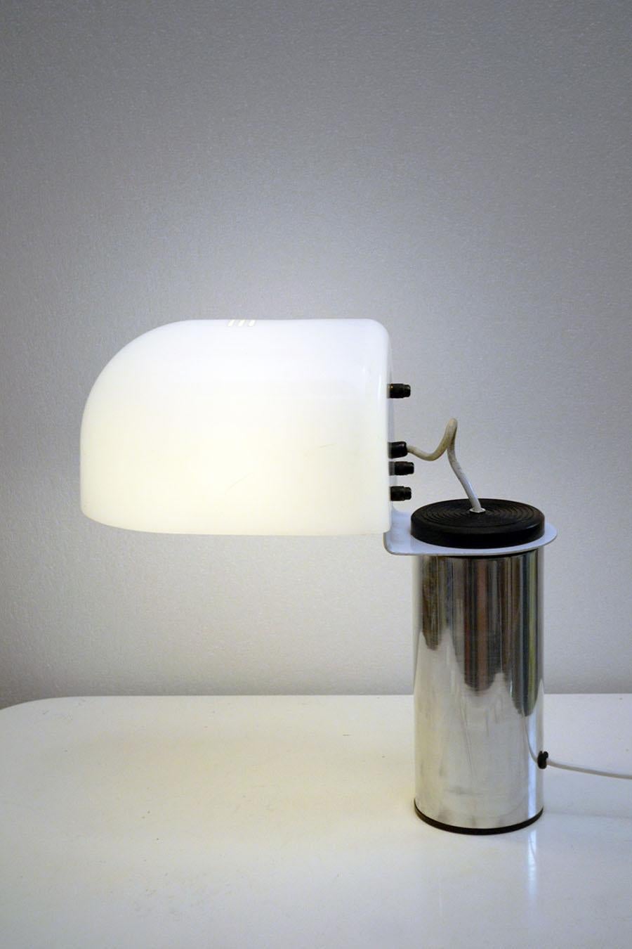 Table lamp design Ezio Didone for Valenti 1970s.  Cast iron base with polished steel cylinder, plexiglass diffuser, original electrical system.  
In excellent condition.