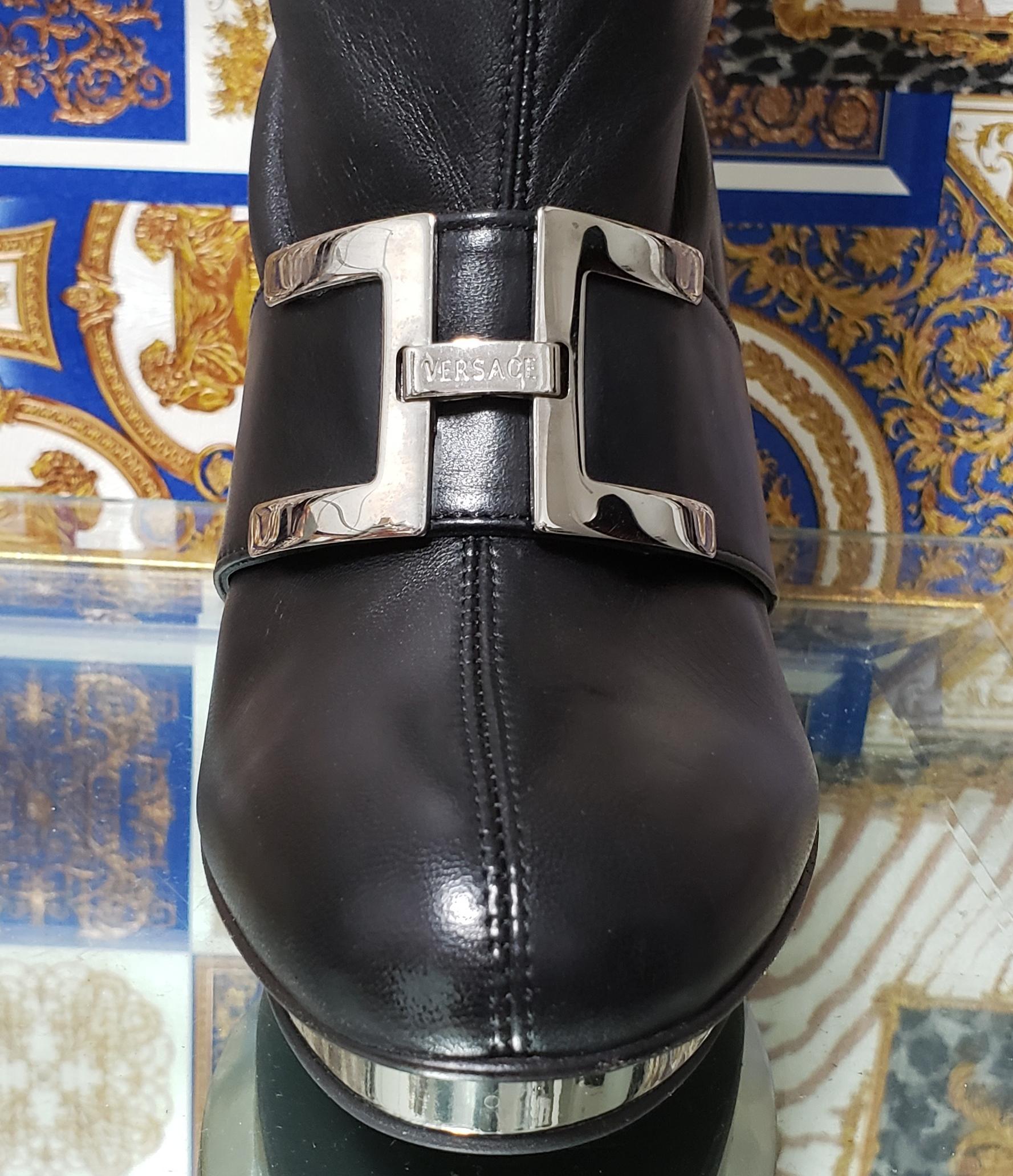 F/2007 L# 10 VERSACE VINTAGE BLACK STRETCH LEATHER PLATFORM Boots 38.5 - 8.5 In New Condition In Montgomery, TX