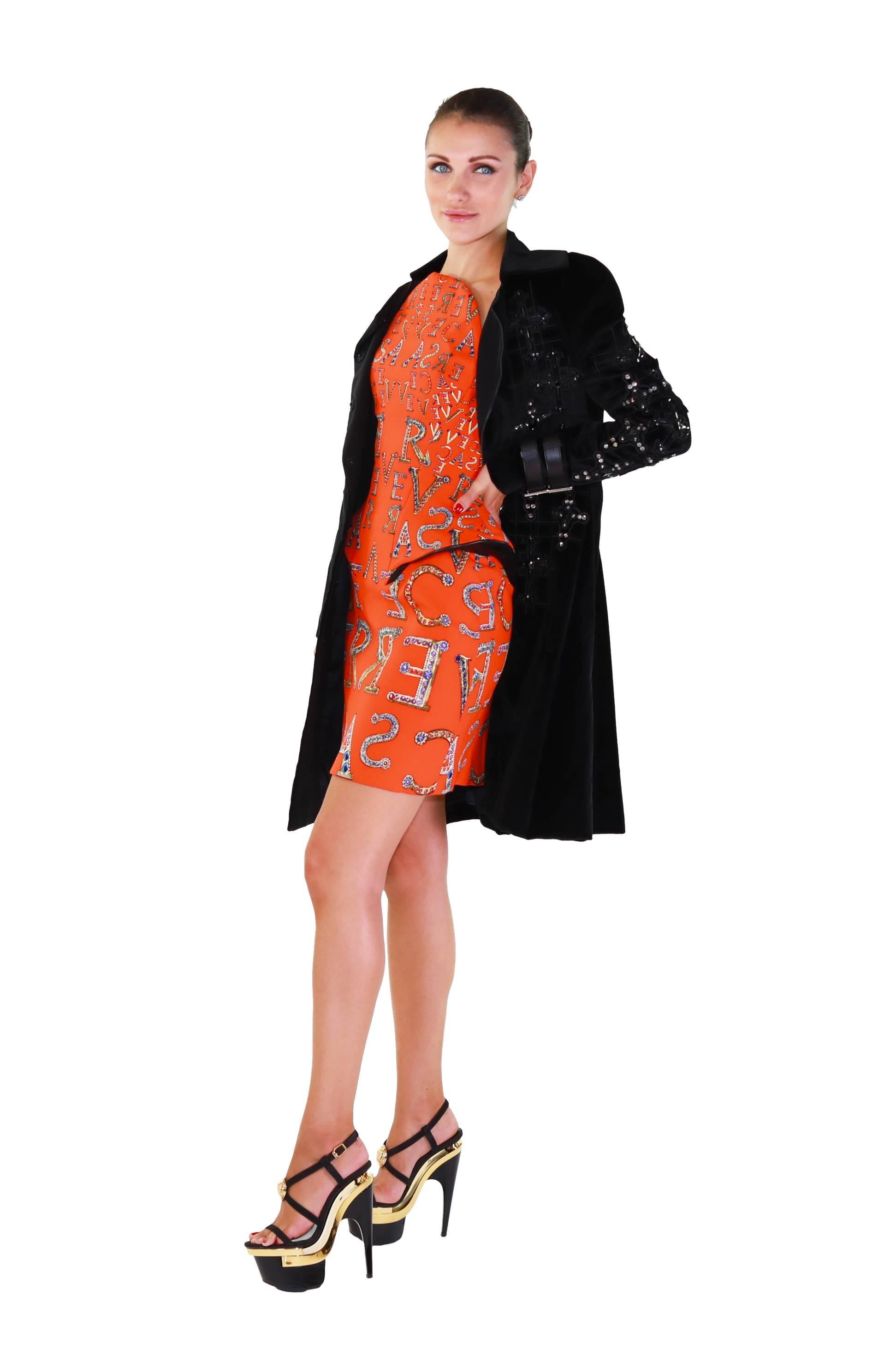 F/2012 look #26 NEW VERSACE STRUCTURED PRINTED ORANGE COCKTAIL DRESS 38 - 4 For Sale 6