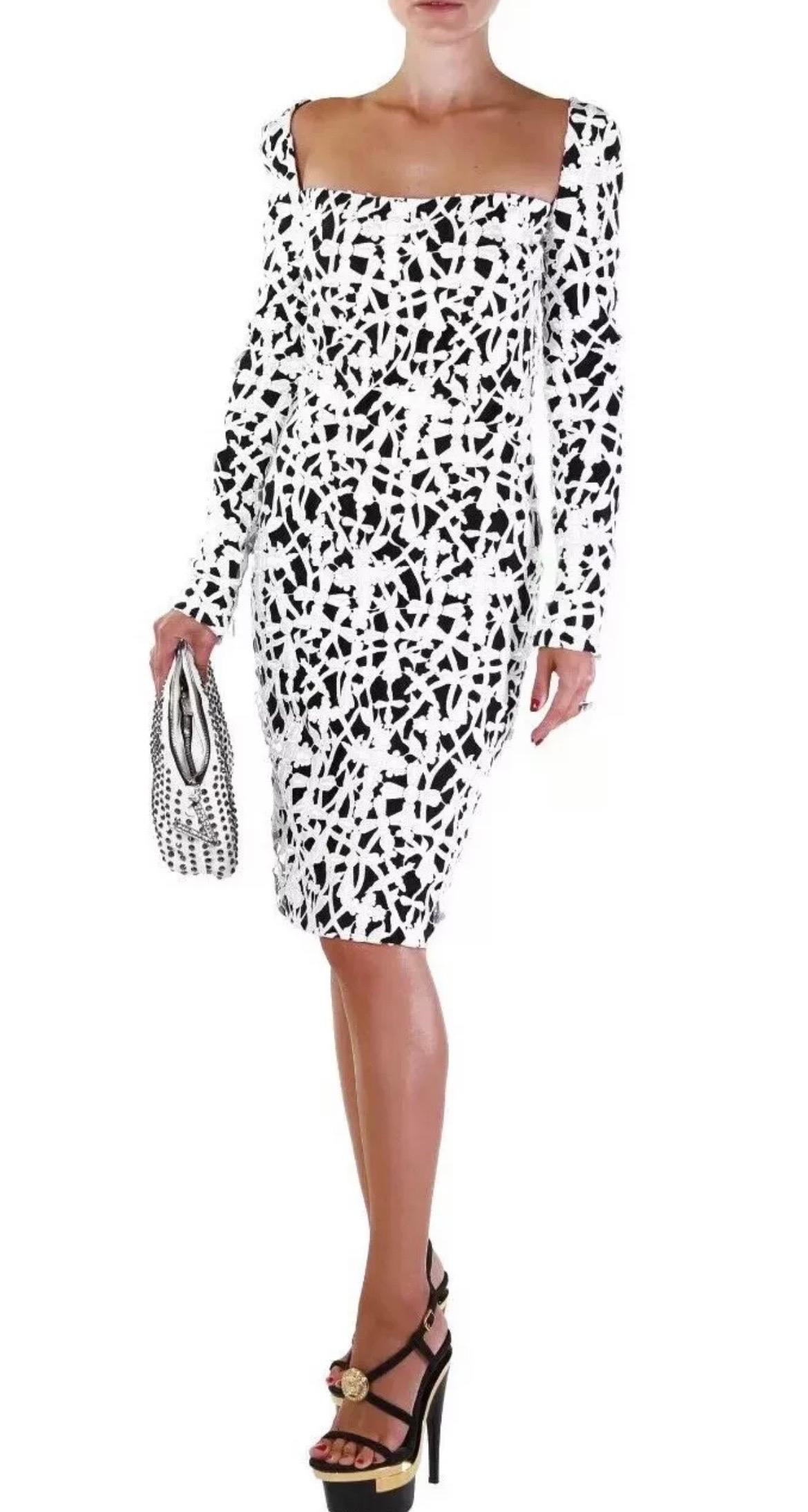 F/2012 Look # 8 Versace Macrame Gothic Cross Robe de cocktail 38 - 2 Pour femmes en vente