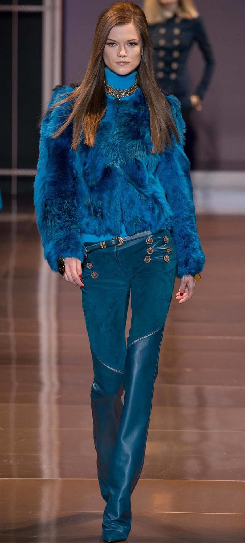 VERSACE

Collection Fall/Winter 2014 look # 9


Short Emerald color Mink and Raccoon jacket

 Content: 100% Mink, 100% Raccoon
 Lining: 100% Silk



 IT Size 44 - US 8



shoulder length 27