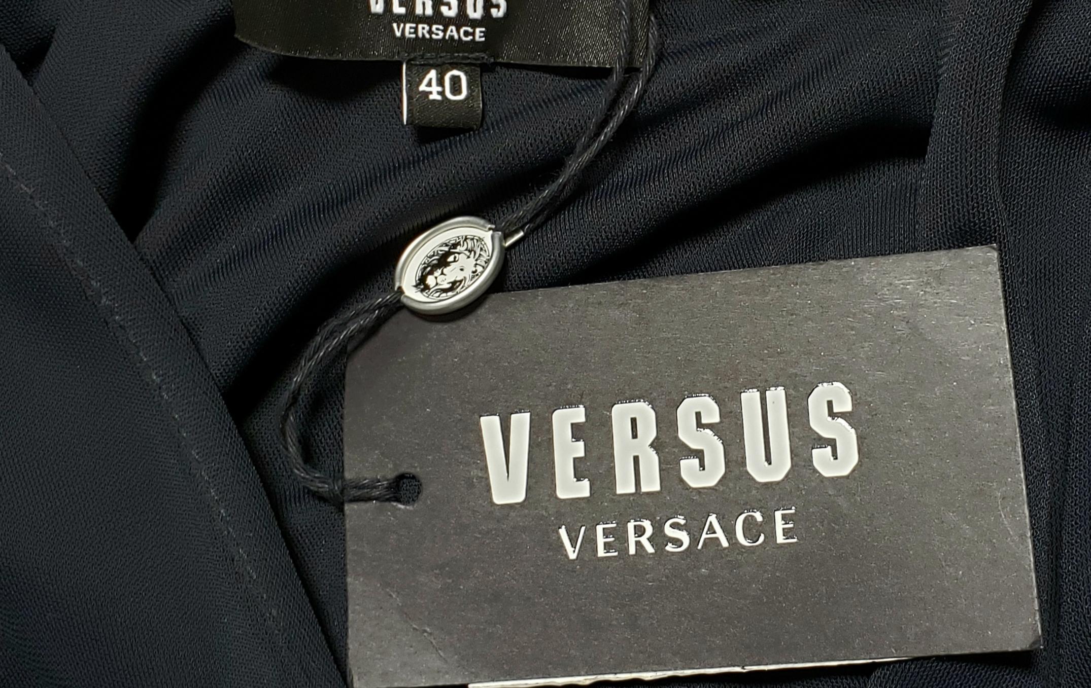 F/2015 L#16 VERSUS VERSACE+ANTHONY V.ASYMMETRIC BLACK DRESS w/DEEP V-NECK 38 - 2 For Sale 6