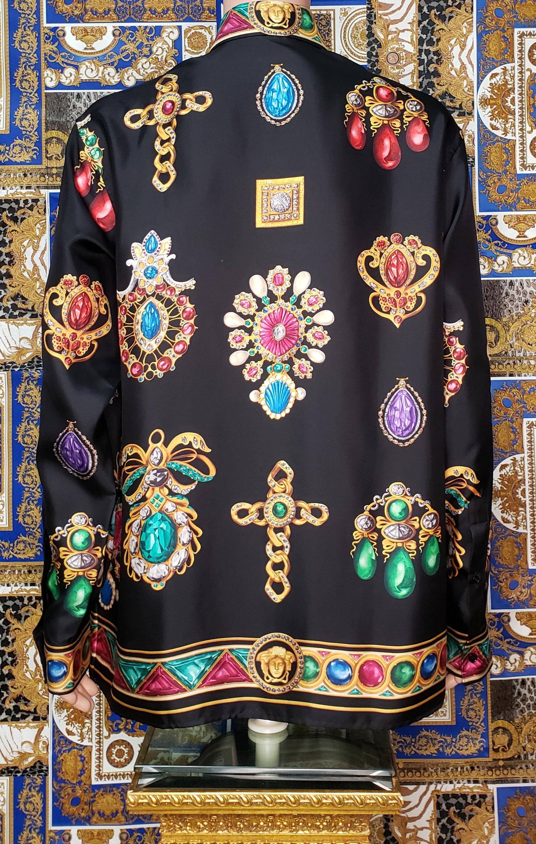 F/2019 Look # 51 NUEVA CAMISETA VERSACE NEGRA CON IMPRESIÓN DE DIAMANTES 100% SEDA IT 48, 52, 60 6