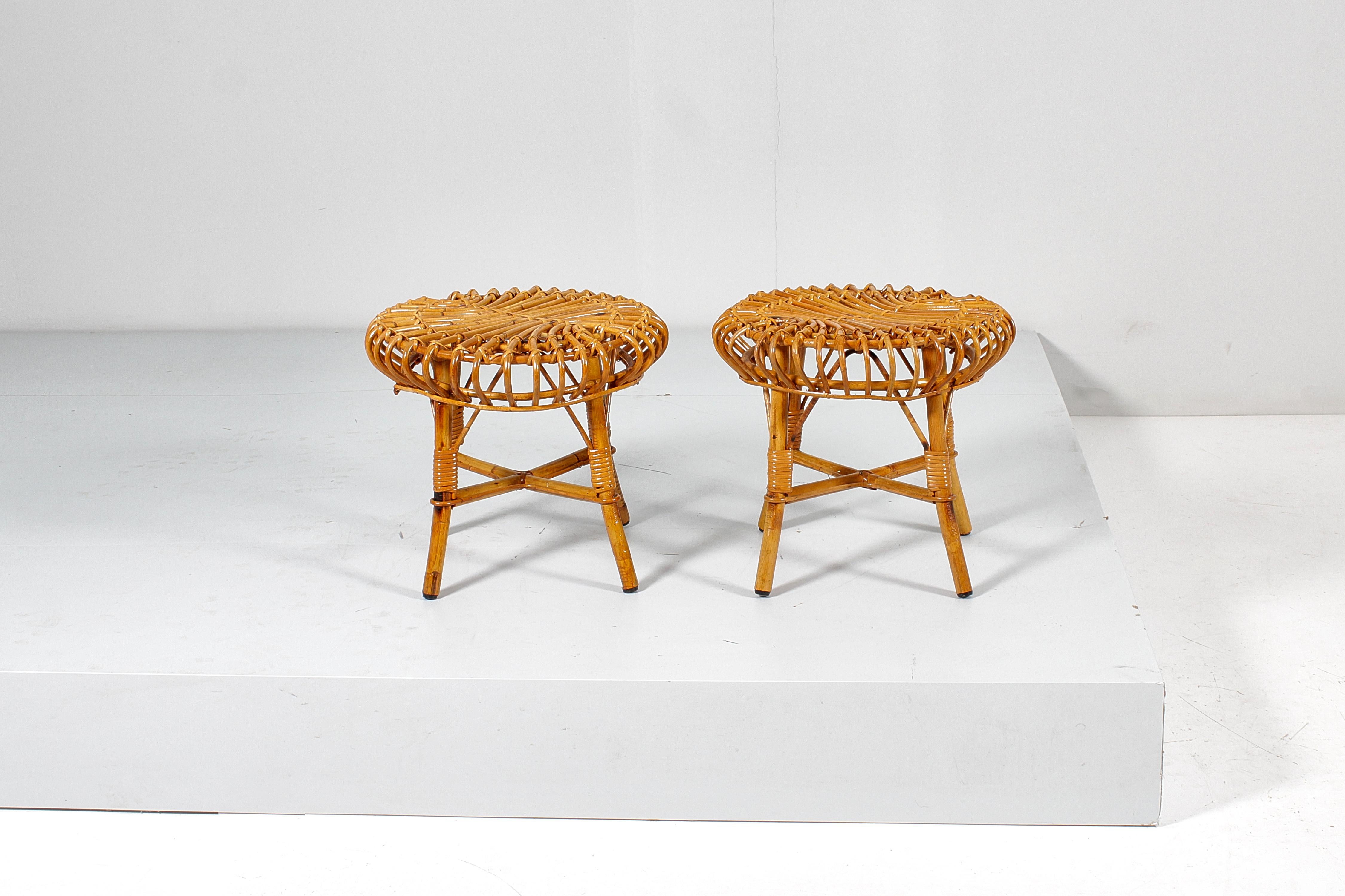 Iconic pair of stools by Franco Albini for Bonacina in the 1960s. Seat and structure in rattan, bamboo and wicker, with curved and hand-woven elements, supported by four legs.
Wear consistent with age and use.