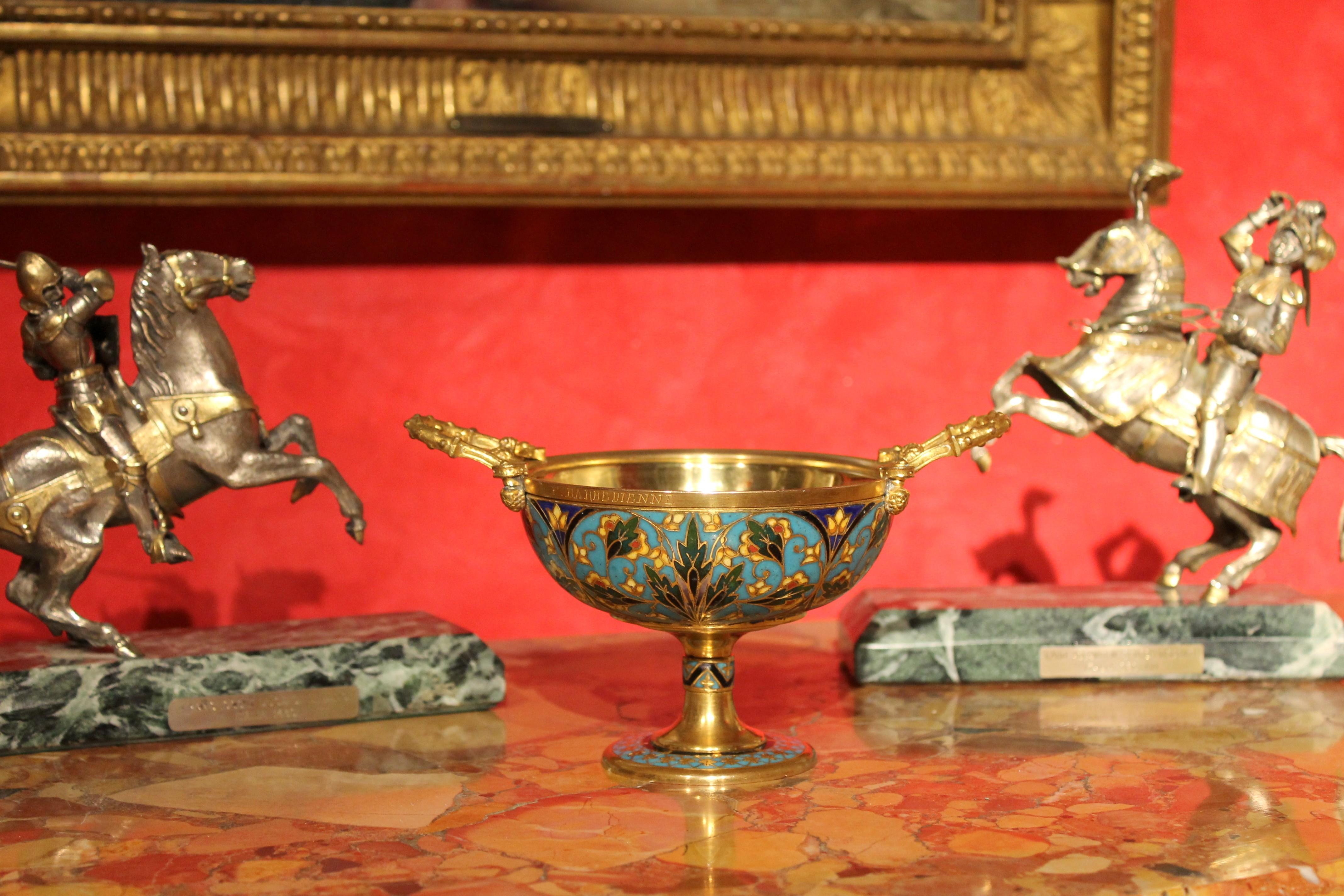 F. Barbedienne, 19e siècle Coupe Tazza en bronze doré et émail cloisonné en vente 4