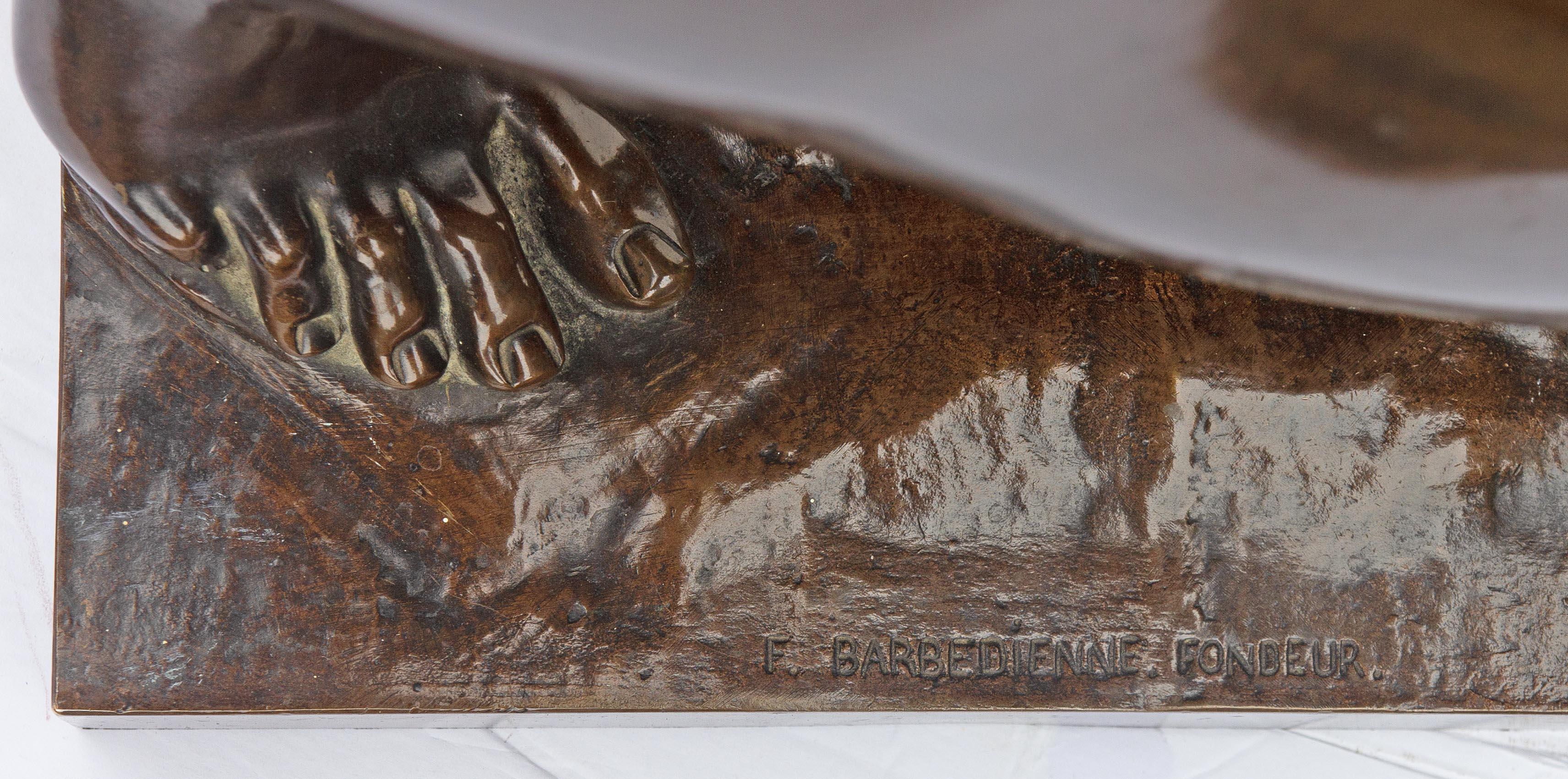 Venus agazapada Gran Tour Escultura de bronce patinado F. Barbedienne  Fondeur en venta 3