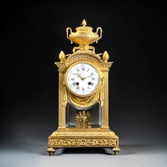 F. Barbedienne, horloge de cheminée française de style Louis XVI en bronze doré, éd. Minart, vers 1852