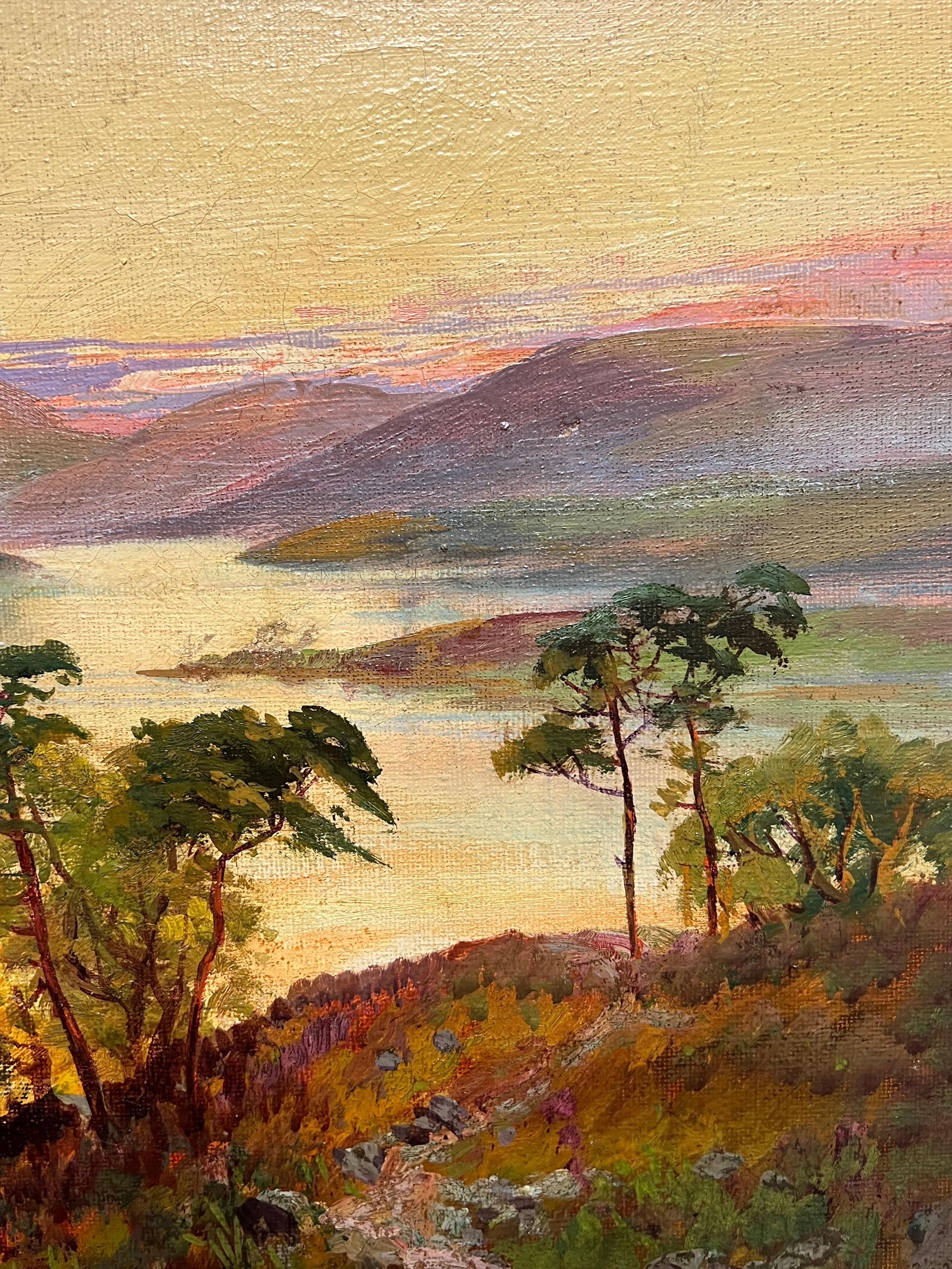 Antico dipinto a olio su tela con firma di un pittore delle Highlands scozzesi con scena del lago al tramonto in vendita 1