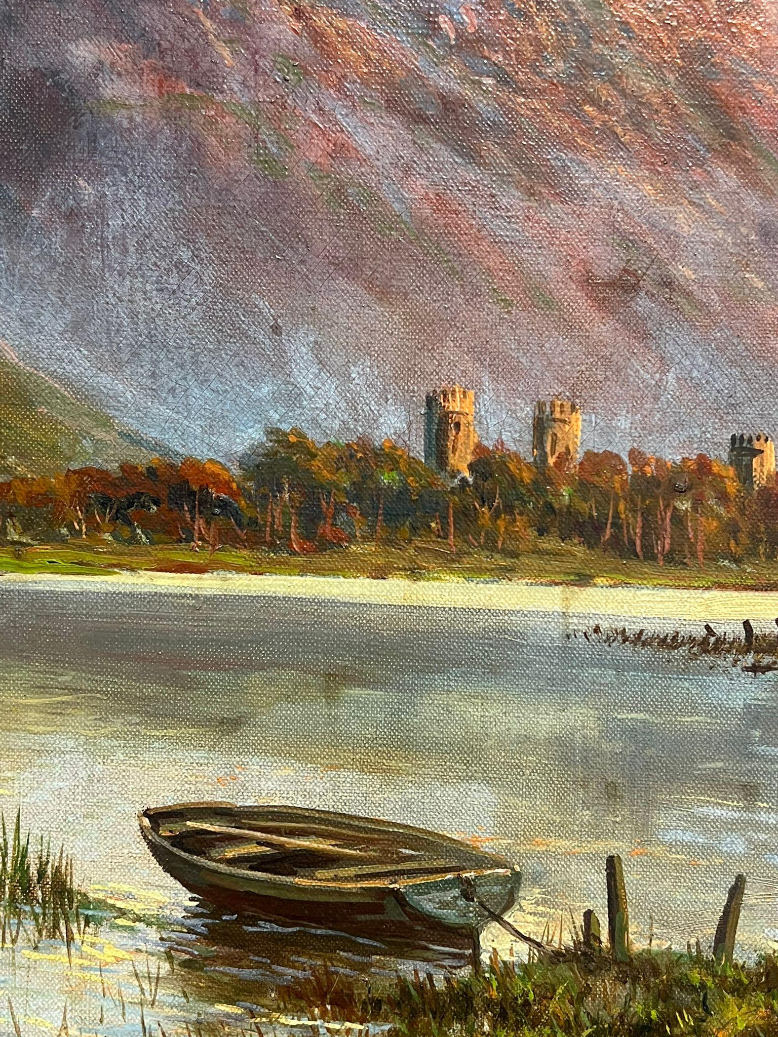 Majestätliche Ansicht des Schlosses von Kilchurn in der Dämmerung mit Blick auf das Wasser von Loch Awe im Angebot 5