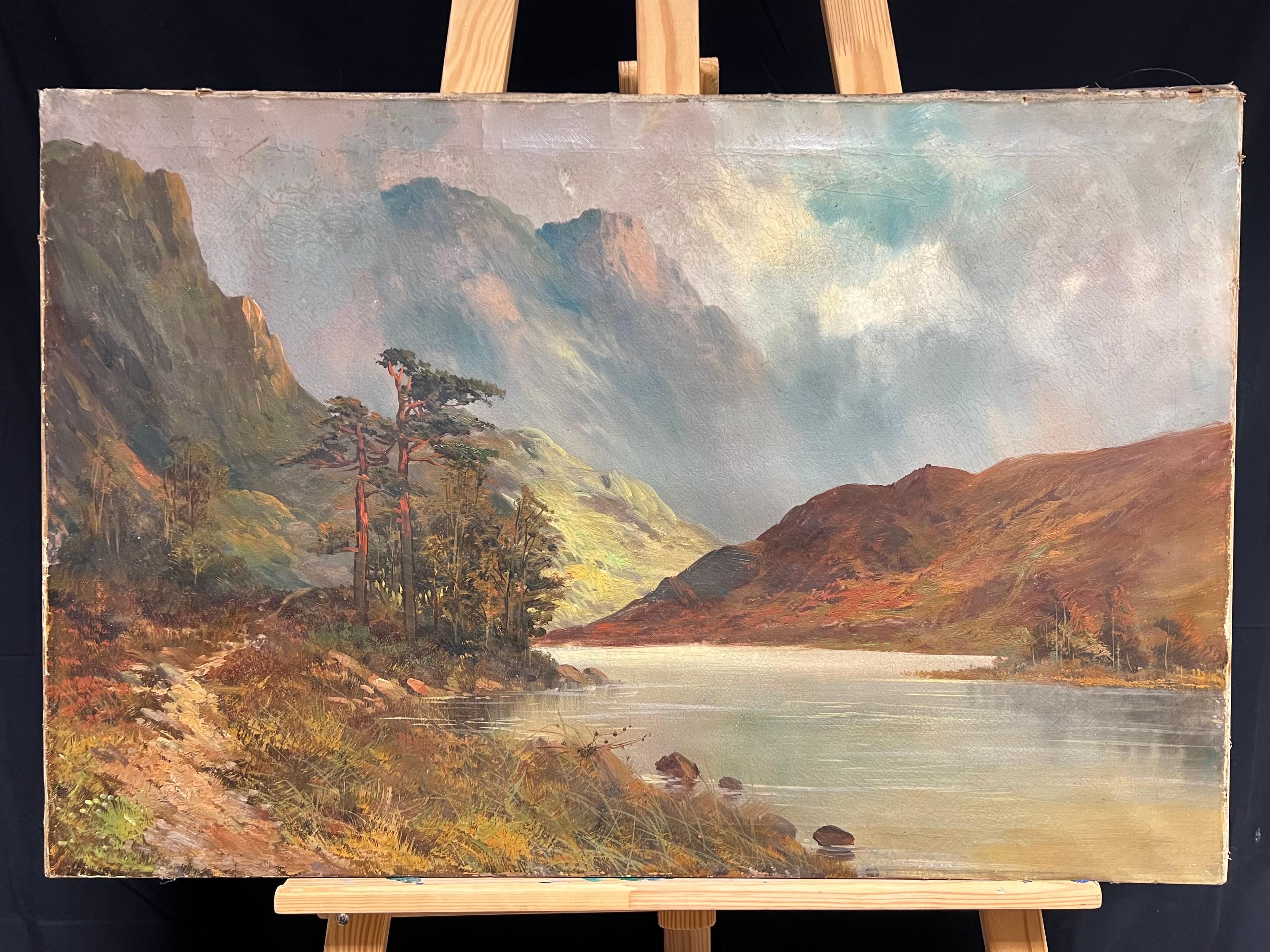 Peinture à l'huile écossaise ancienne représentant le Loch Tranquil et les Highland Peaks - Painting de F. E. Jamieson