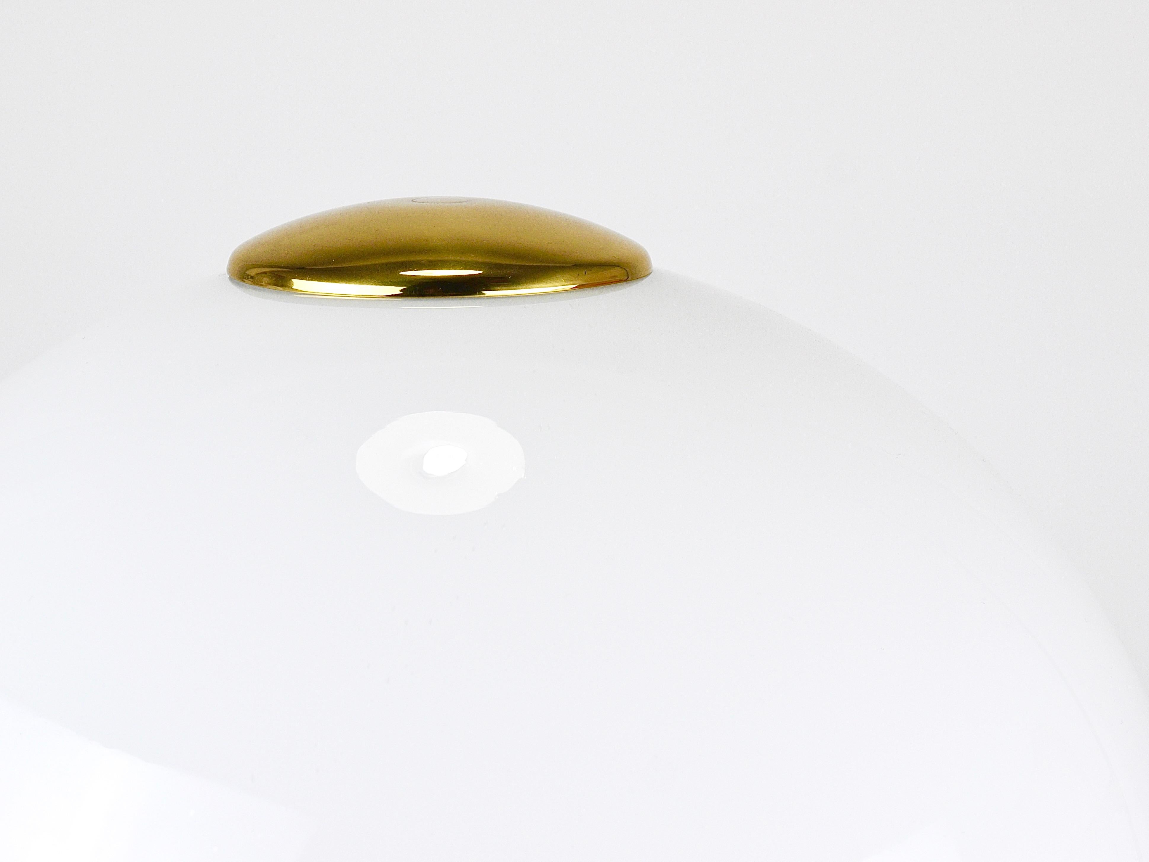 F. Fabbian Lámpara auxiliar de mesa de cristal de Murano dorado y blanco en forma de seta, Italia, años 70 Metal en venta